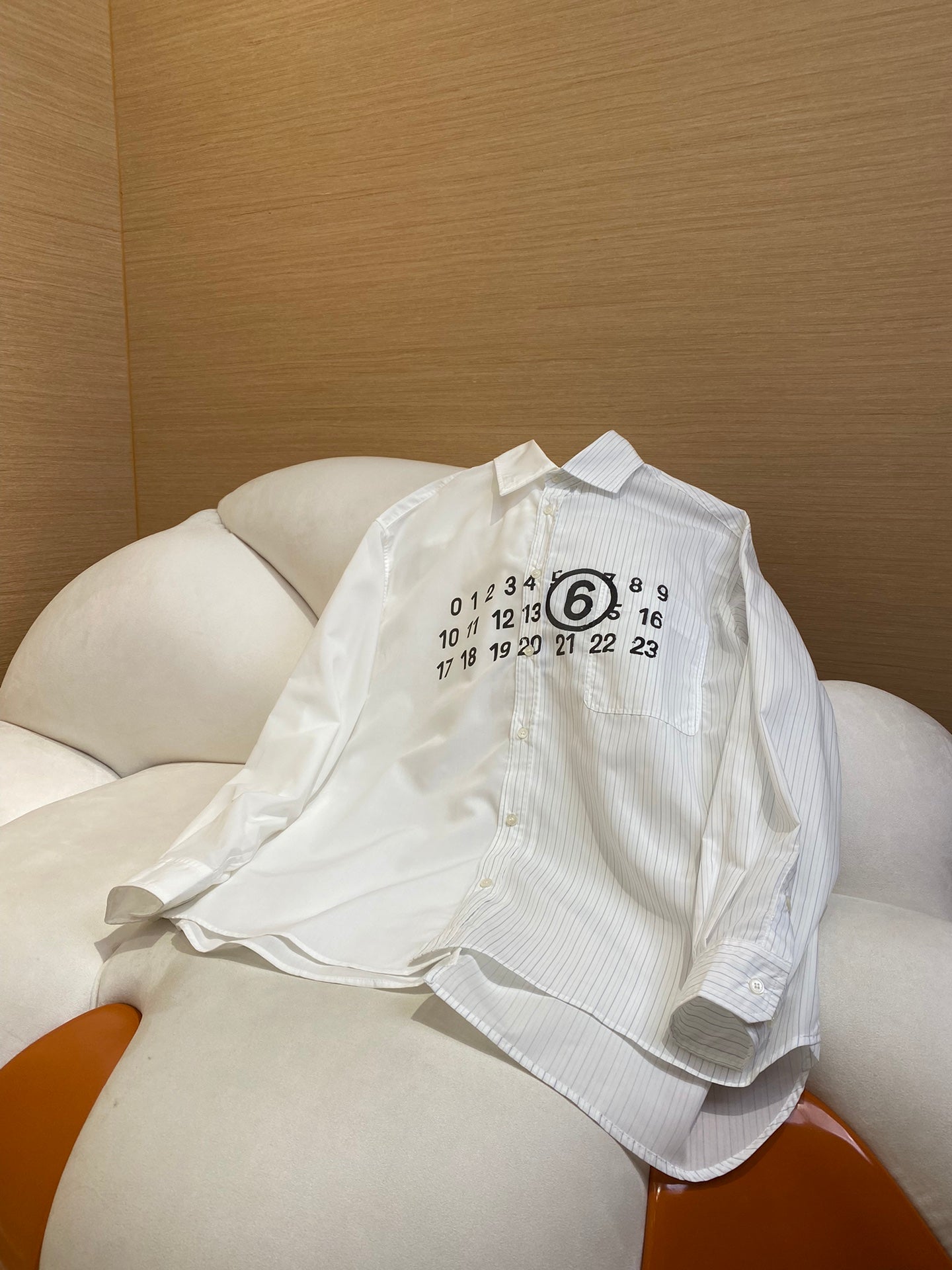 체인2호 / 마르지엘라 프린트 터틀넥 셔츠