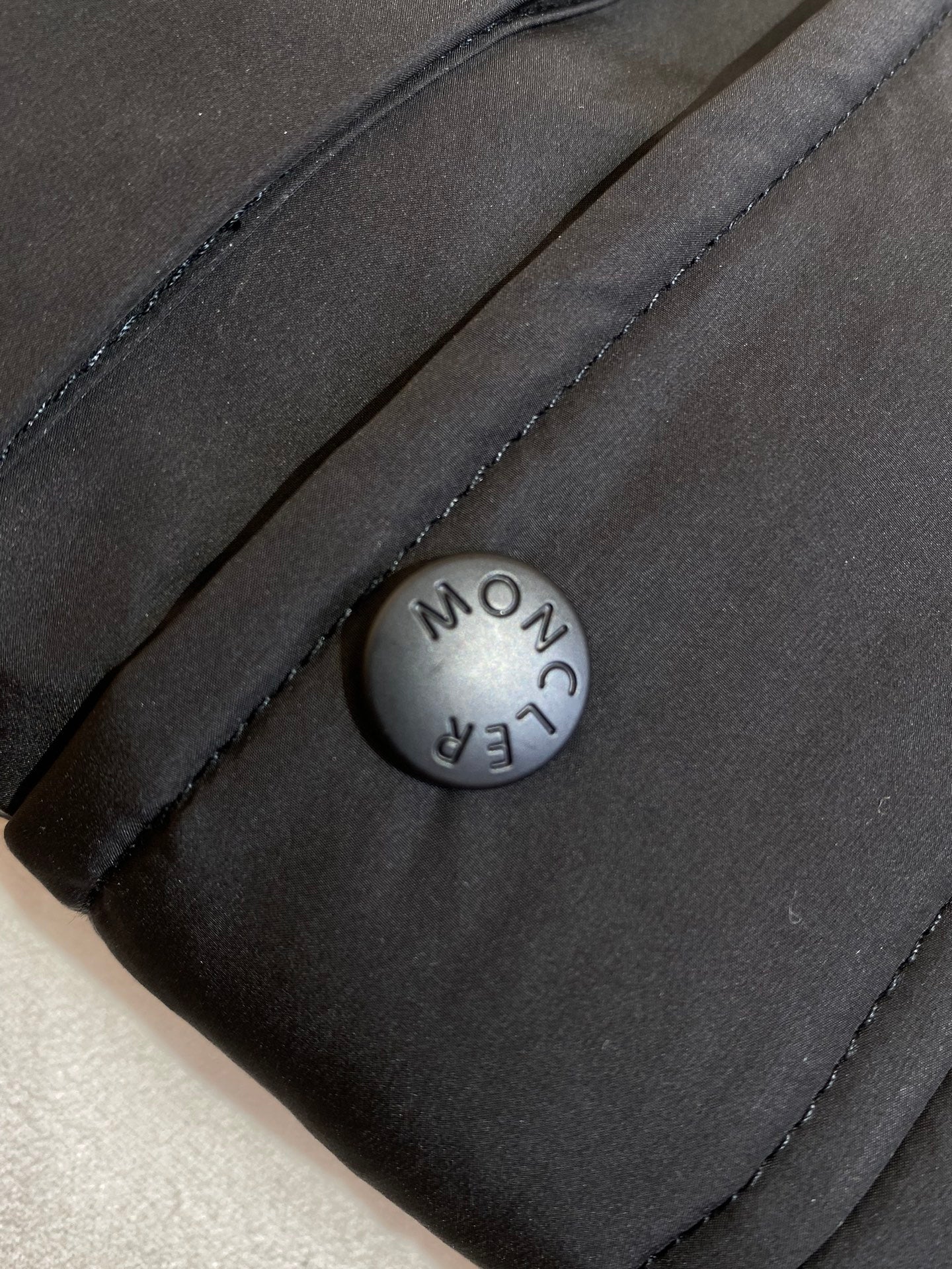 체인2호 / MONCLER 입마개 로고 코트