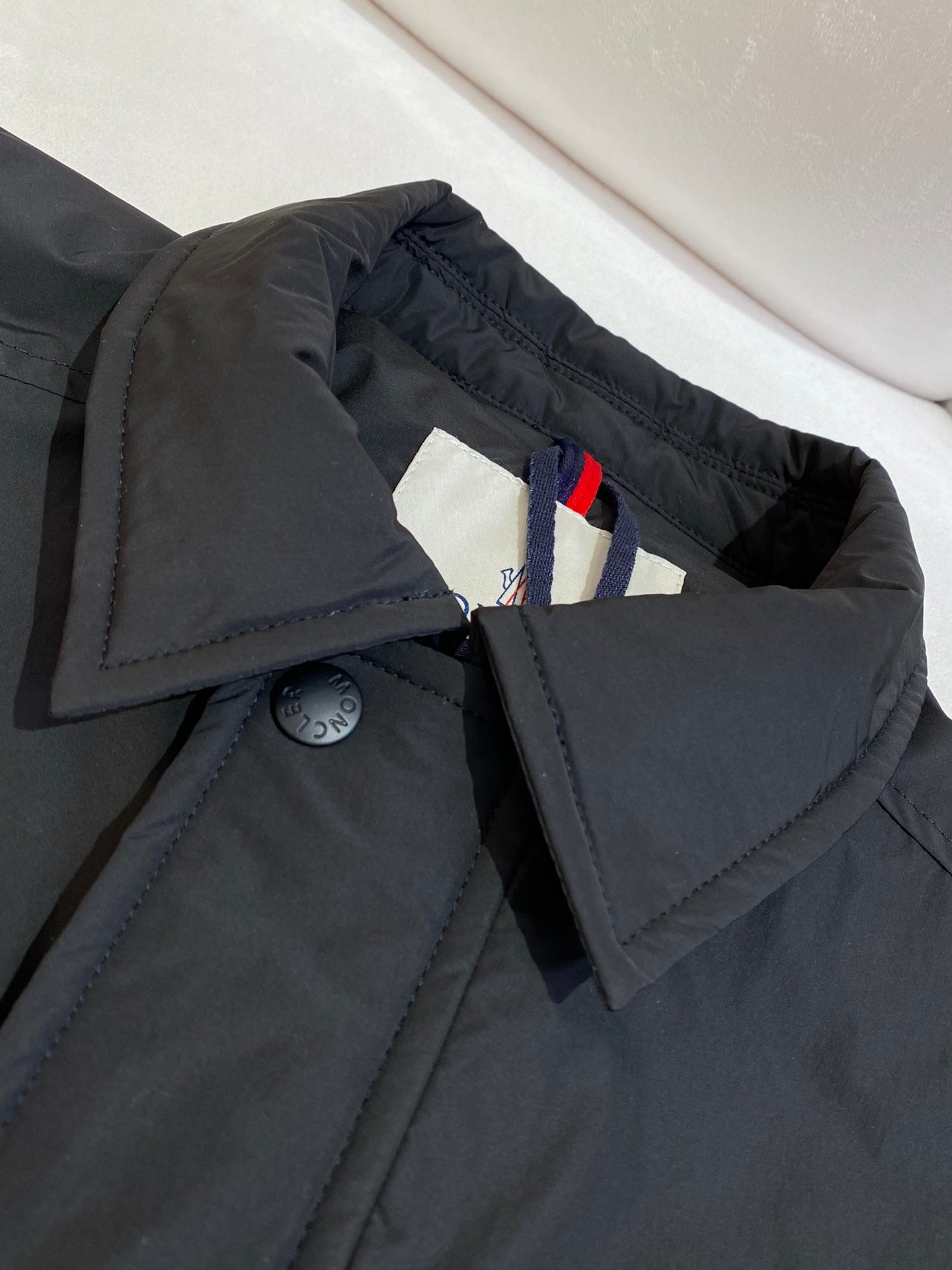 체인2호 / MONCLER 입마개 로고 코트