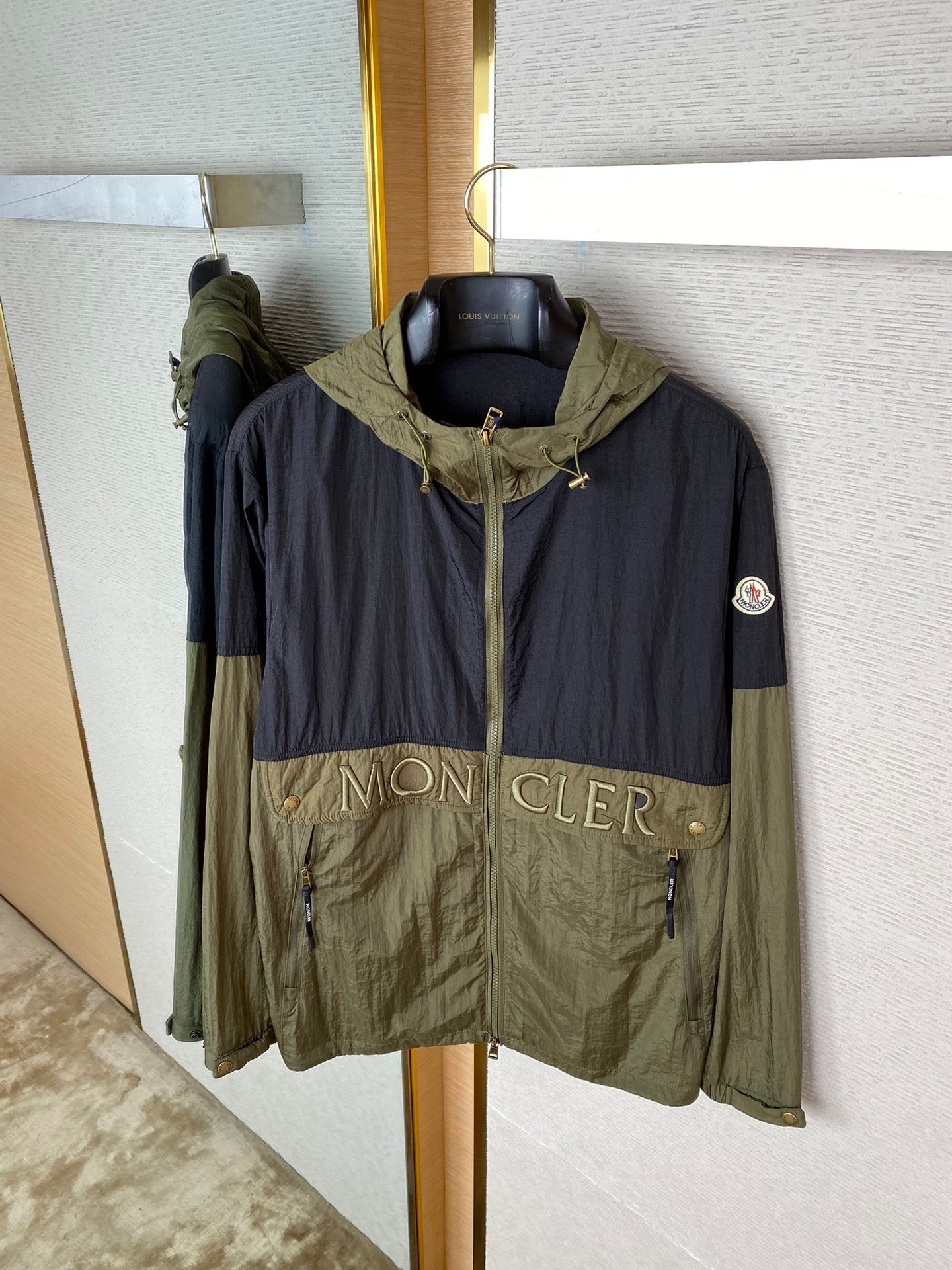 체인2호 / MONCLER 입마개 로고 후드 코트
