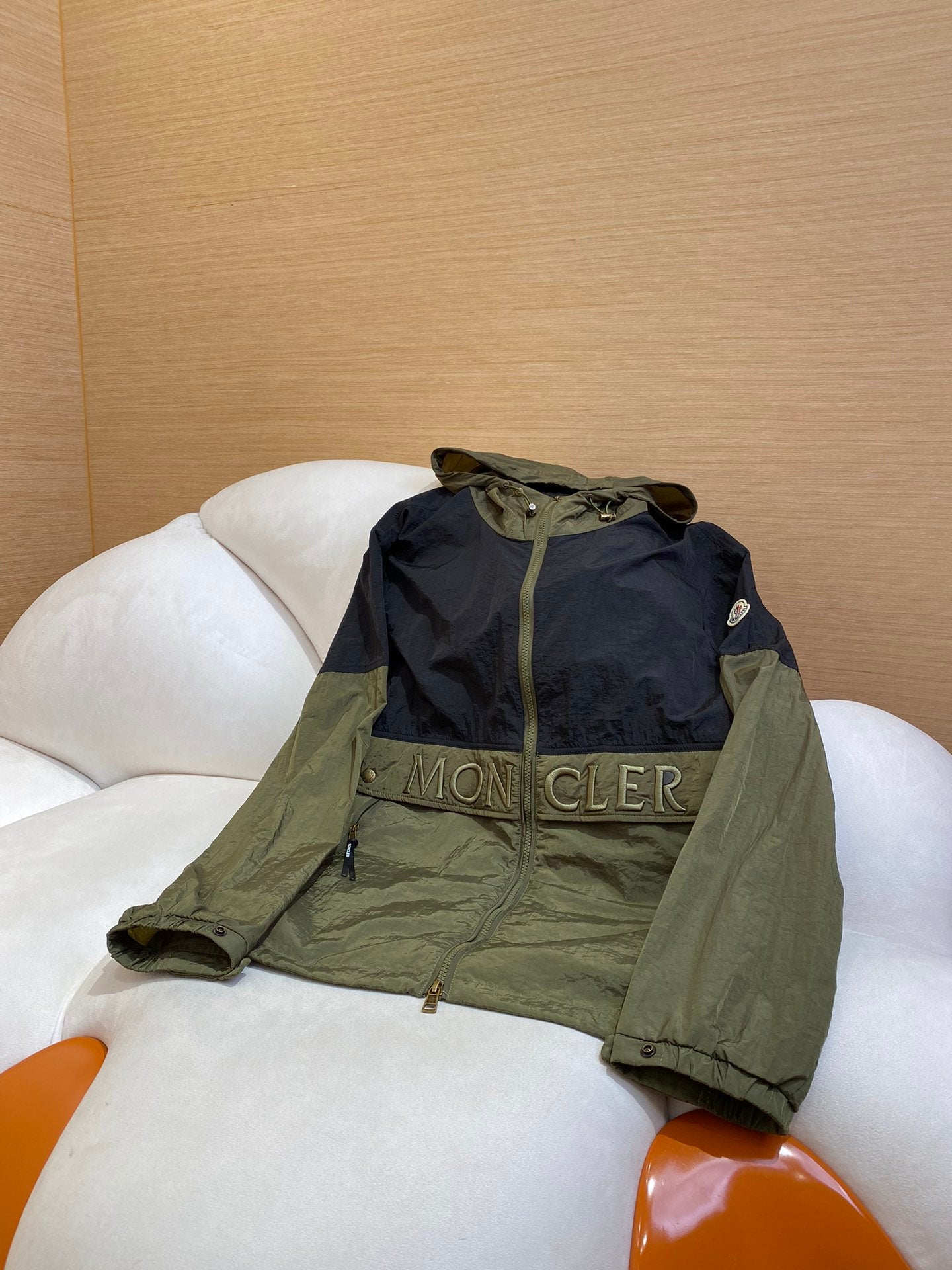 체인2호 / MONCLER 입마개 로고 후드 코트