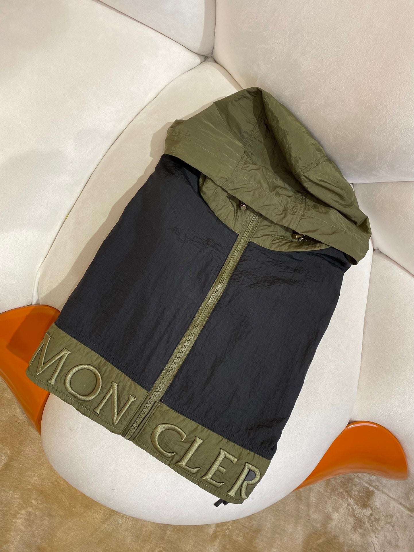 체인2호 / MONCLER 입마개 로고 후드 코트
