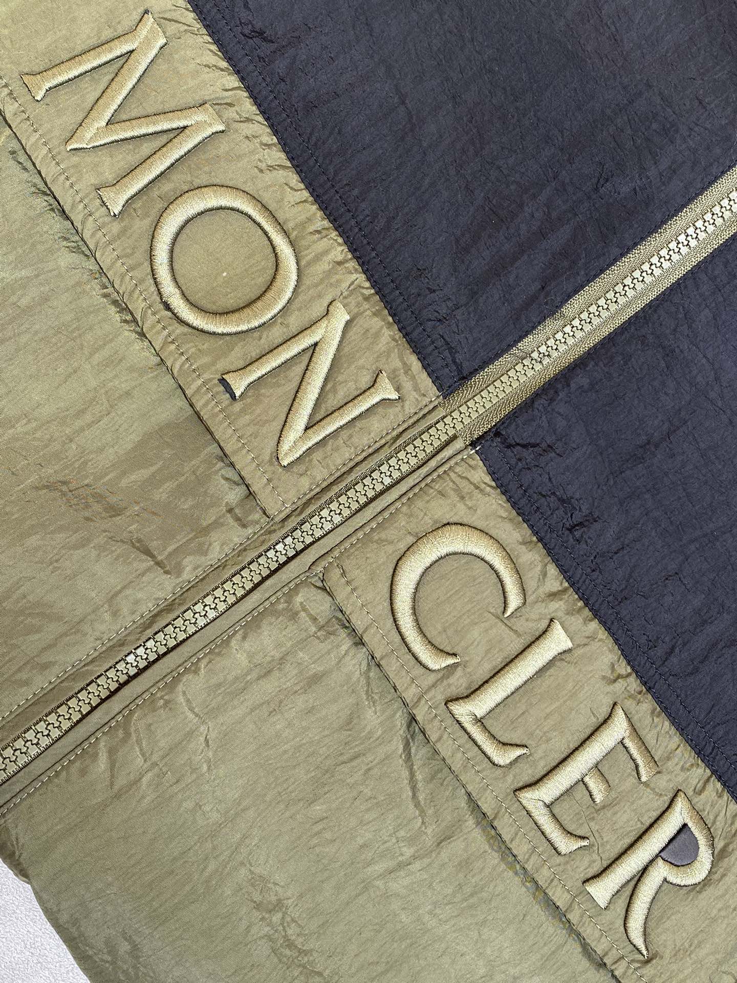 체인2호 / MONCLER 입마개 로고 후드 코트