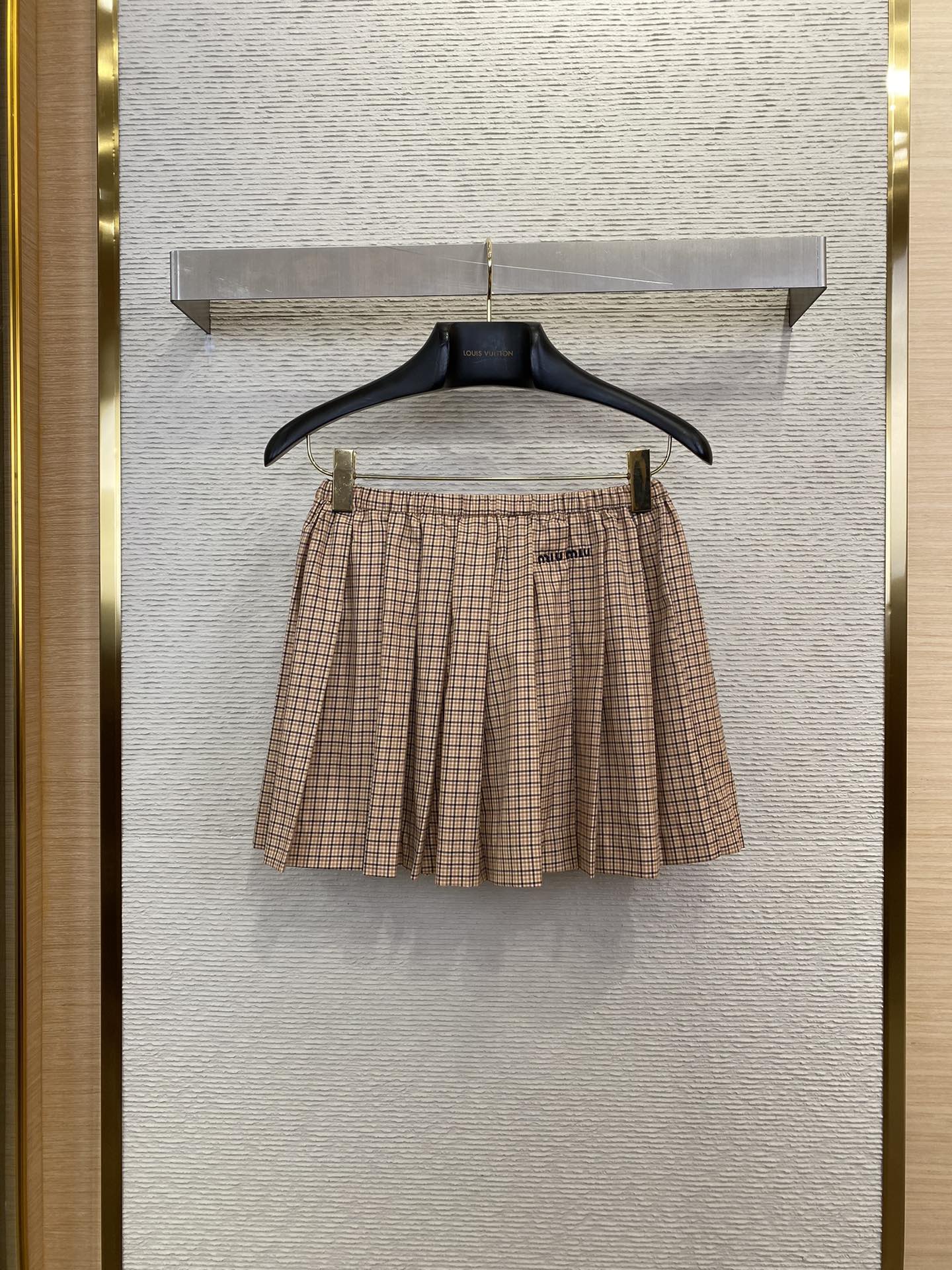 체인2호 / MIUMIU 자수 플리츠 스커트
