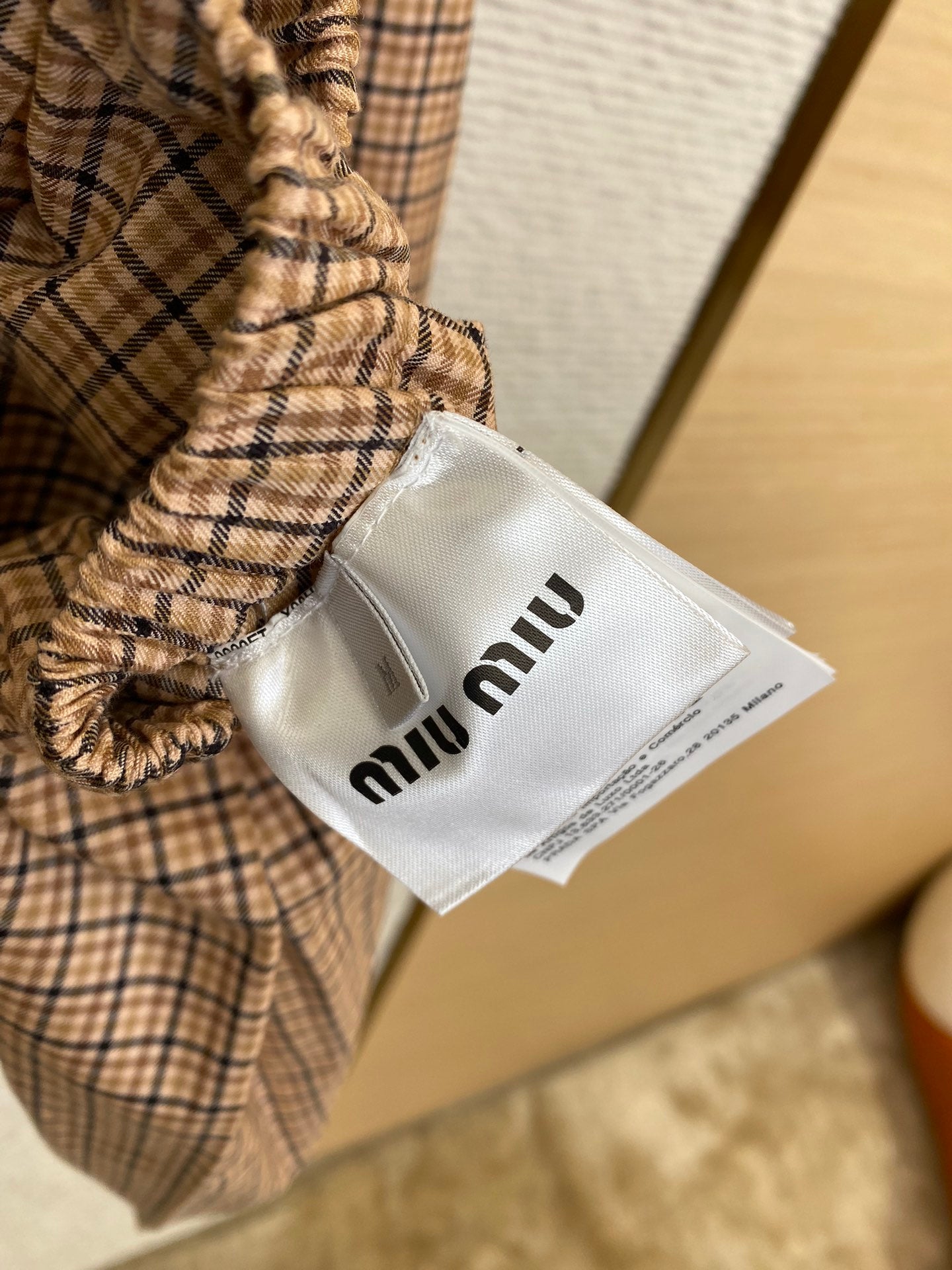 체인2호 / MIUMIU 자수 플리츠 스커트