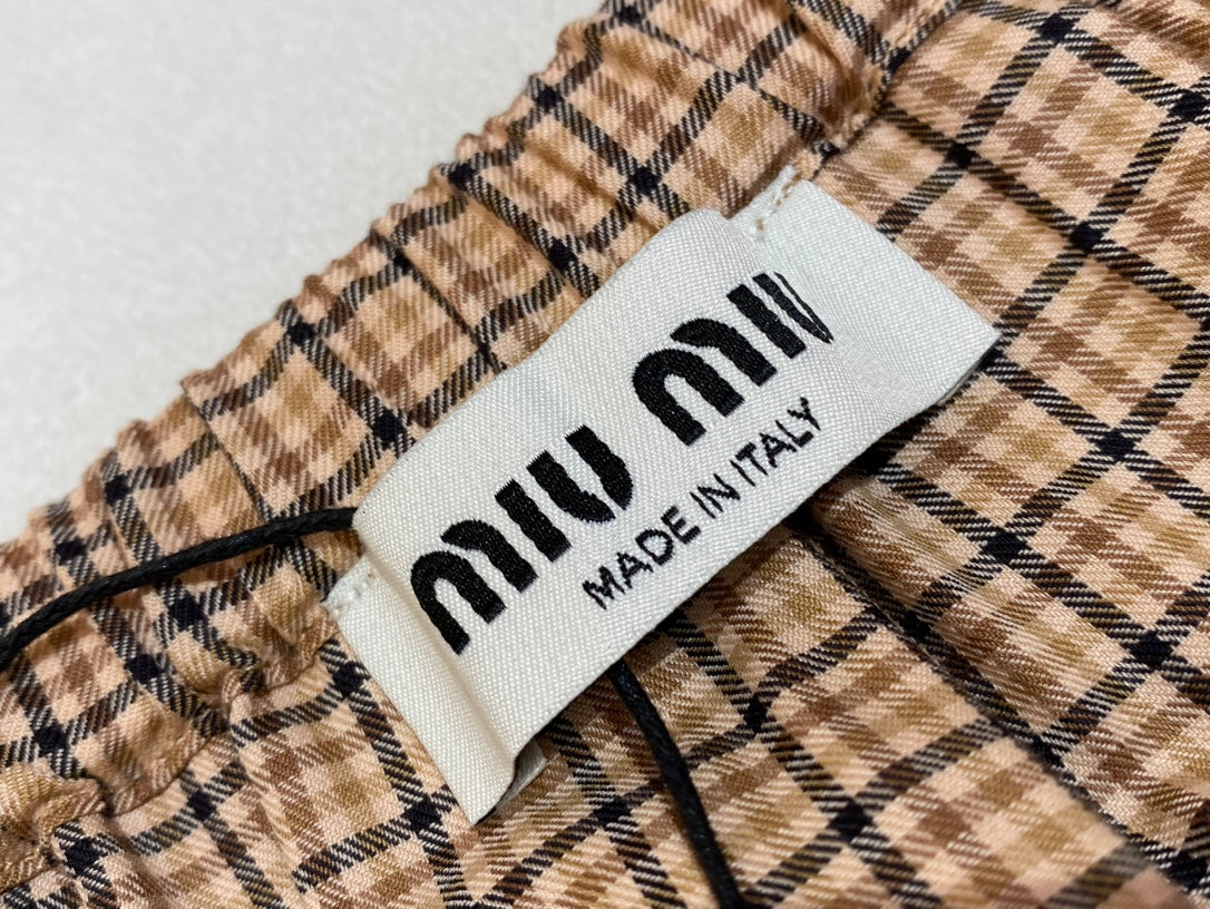 체인2호 / MIUMIU 자수 플리츠 스커트
