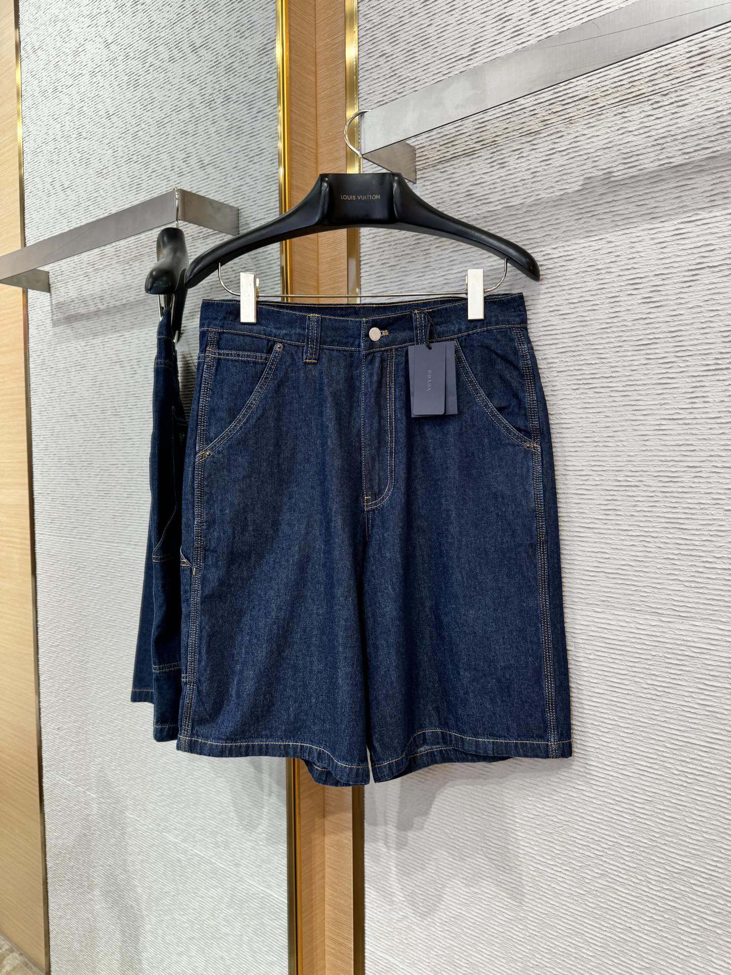 체인2호 /프라다 삼각 데님 팬츠
