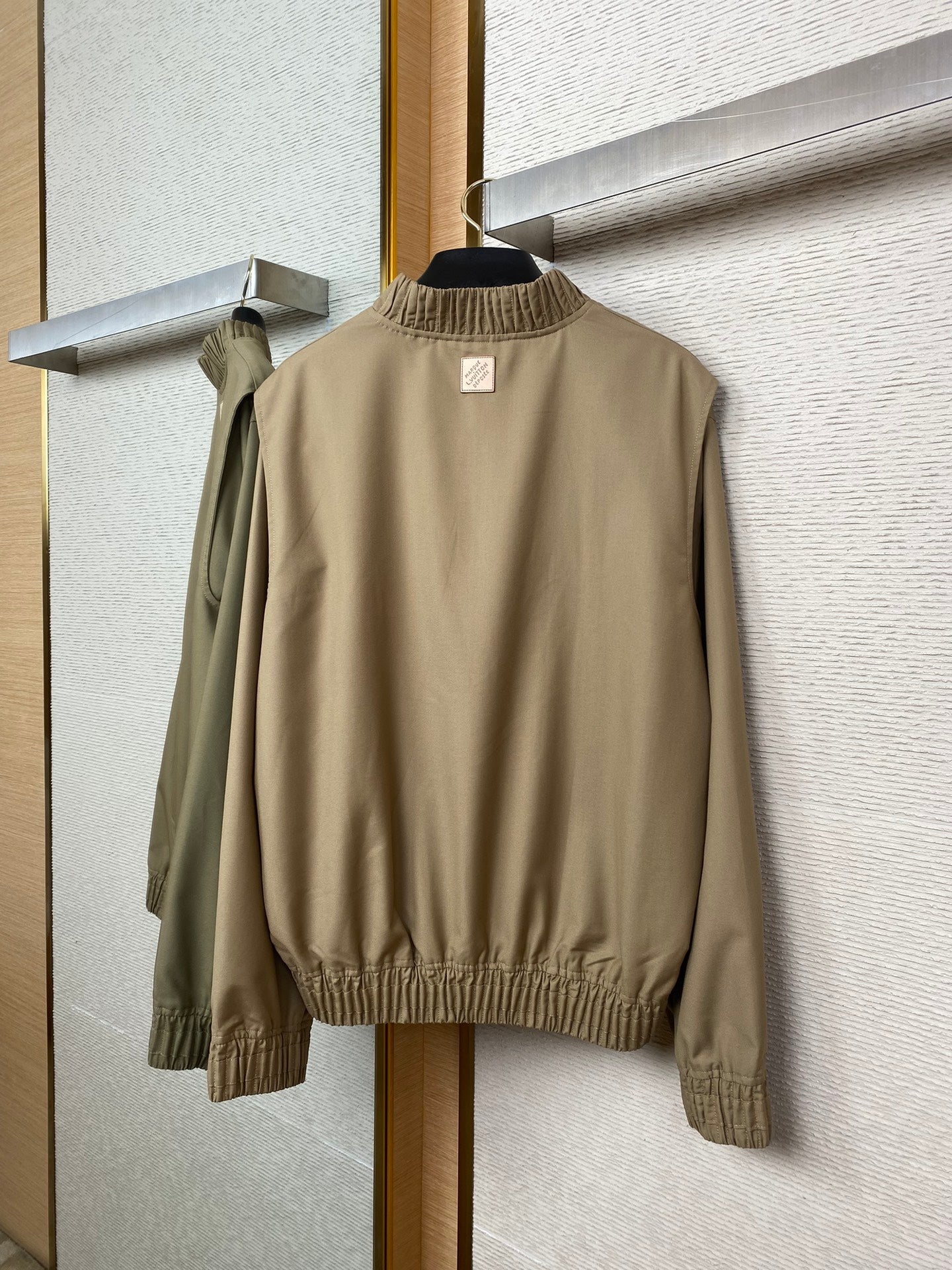 체인2호 / LV 필동 자수 재킷 코트