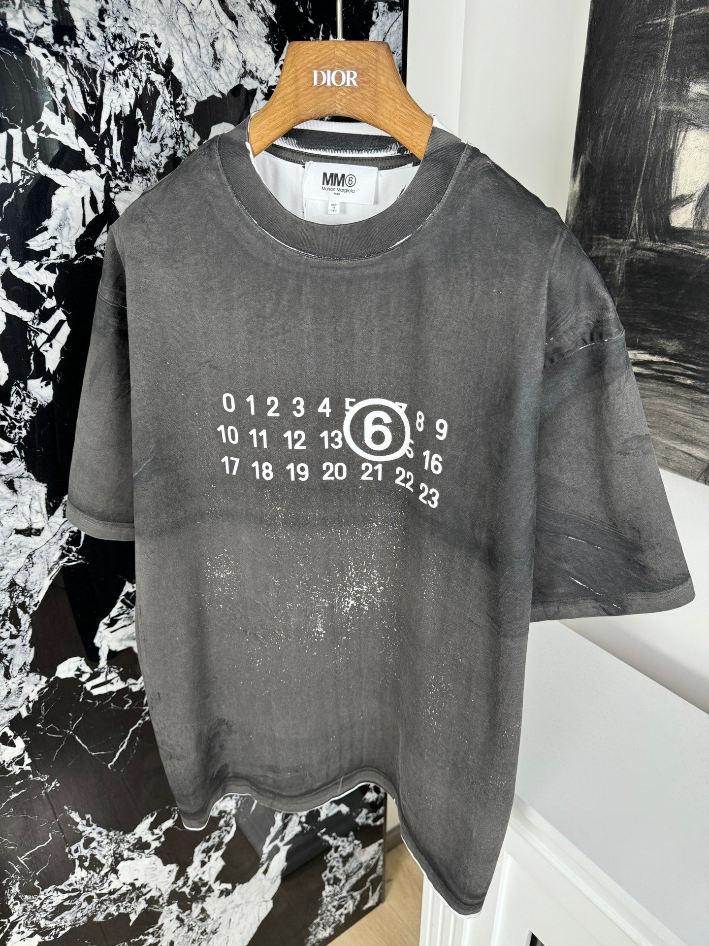 체인2호 / 마젤라 풀프린트 반팔 티셔츠