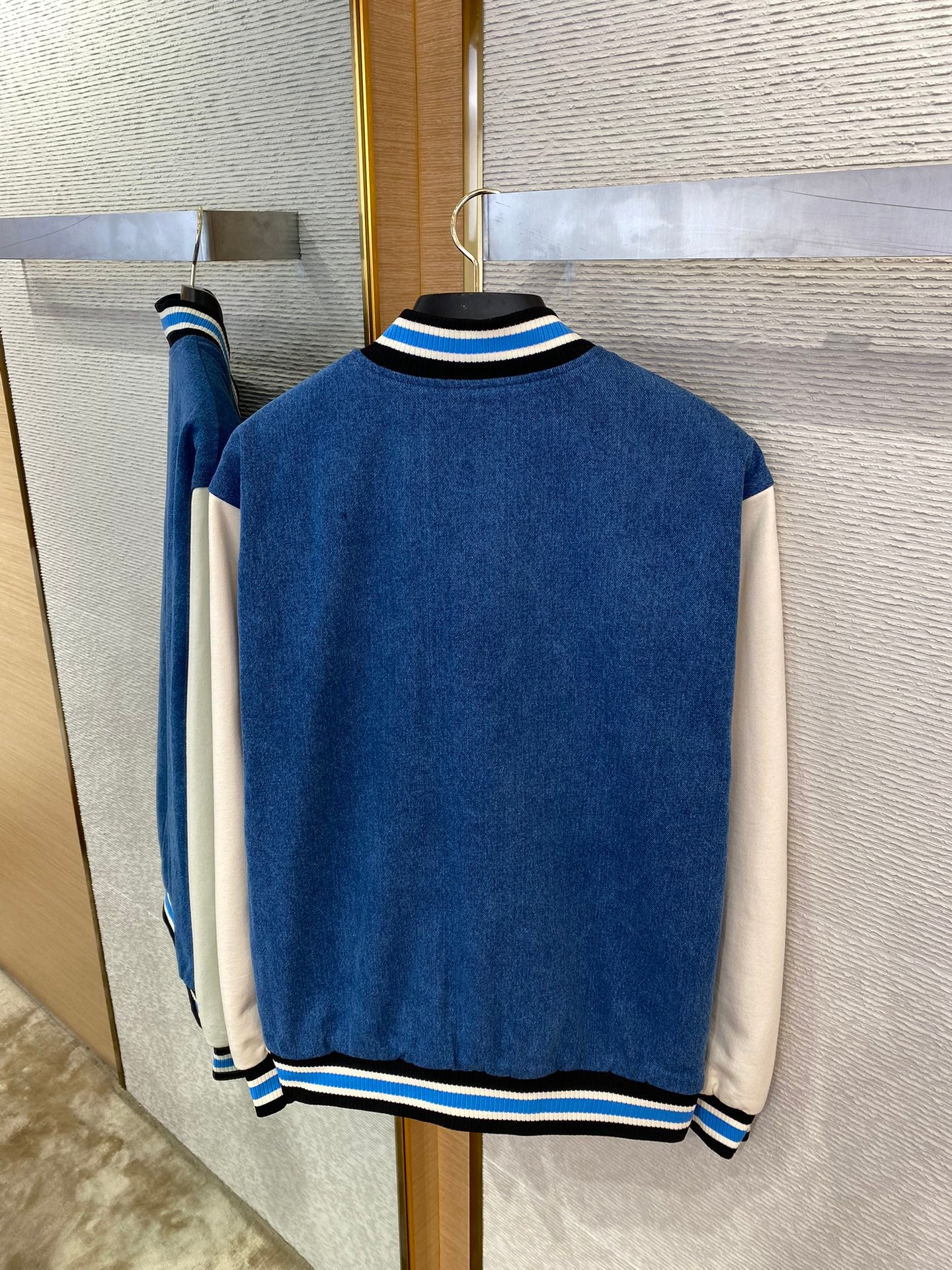 체인2호 / 구찌 데님 체리 야구 코트