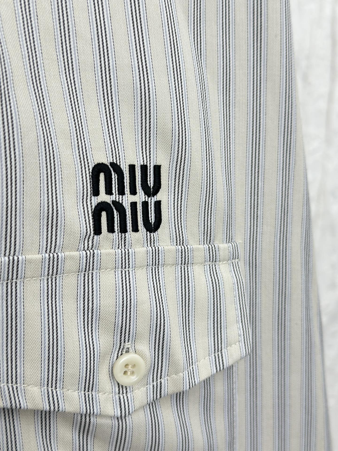 체인2호 / MIUMIU 24ss 자수 스트라이프 긴팔 셔츠