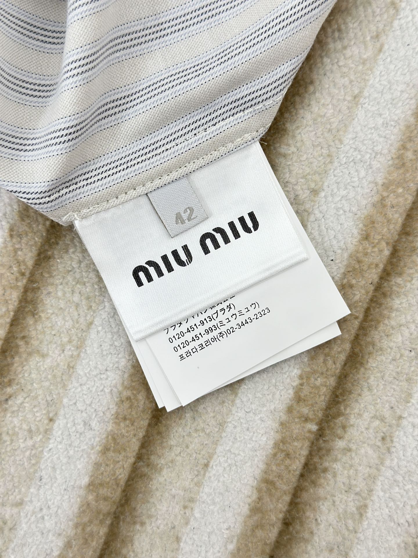 체인2호 / MIUMIU 24ss 자수 스트라이프 긴팔 셔츠