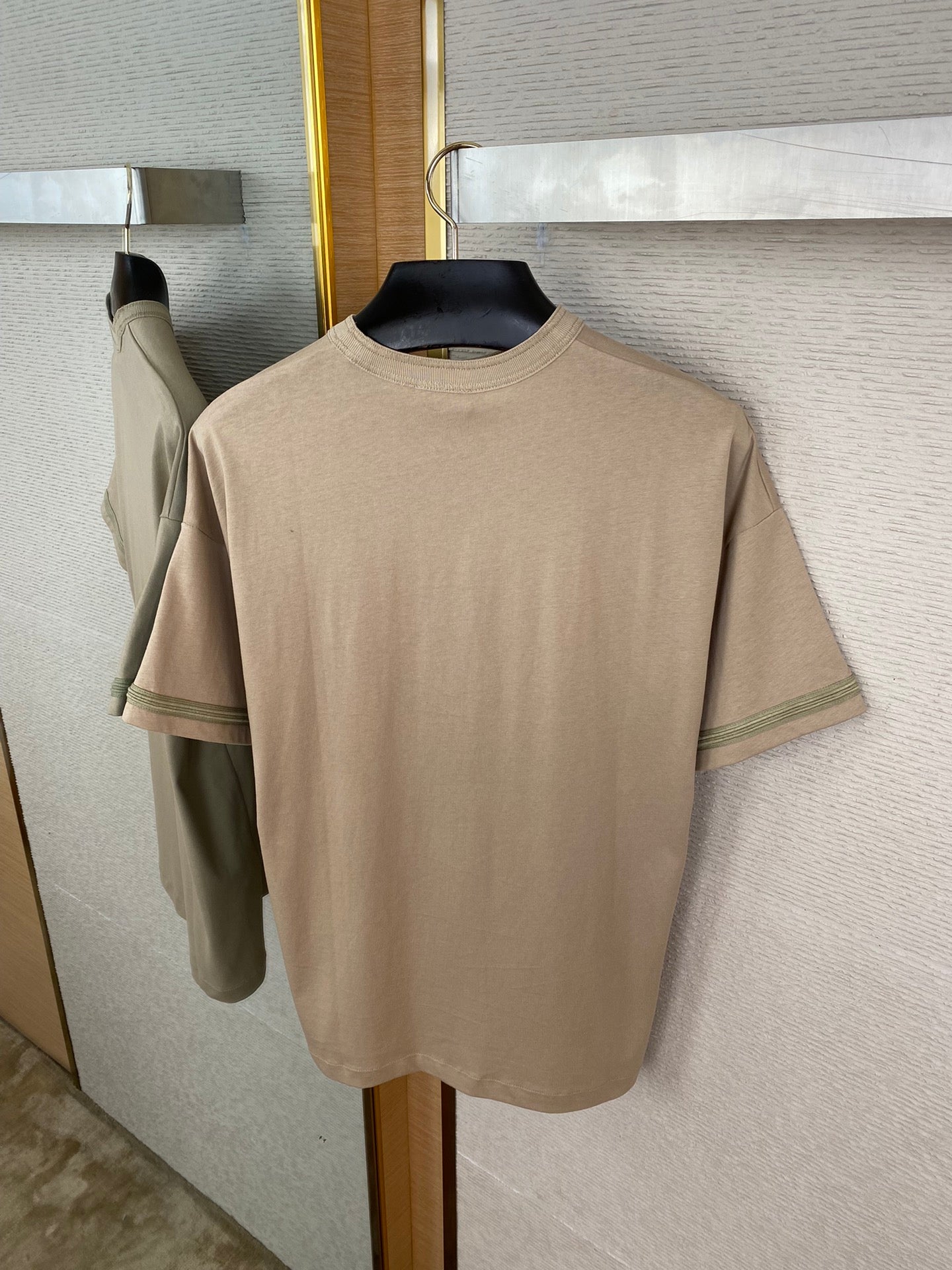 체인2호 / 디올 돌섬 자수 반팔 티셔츠