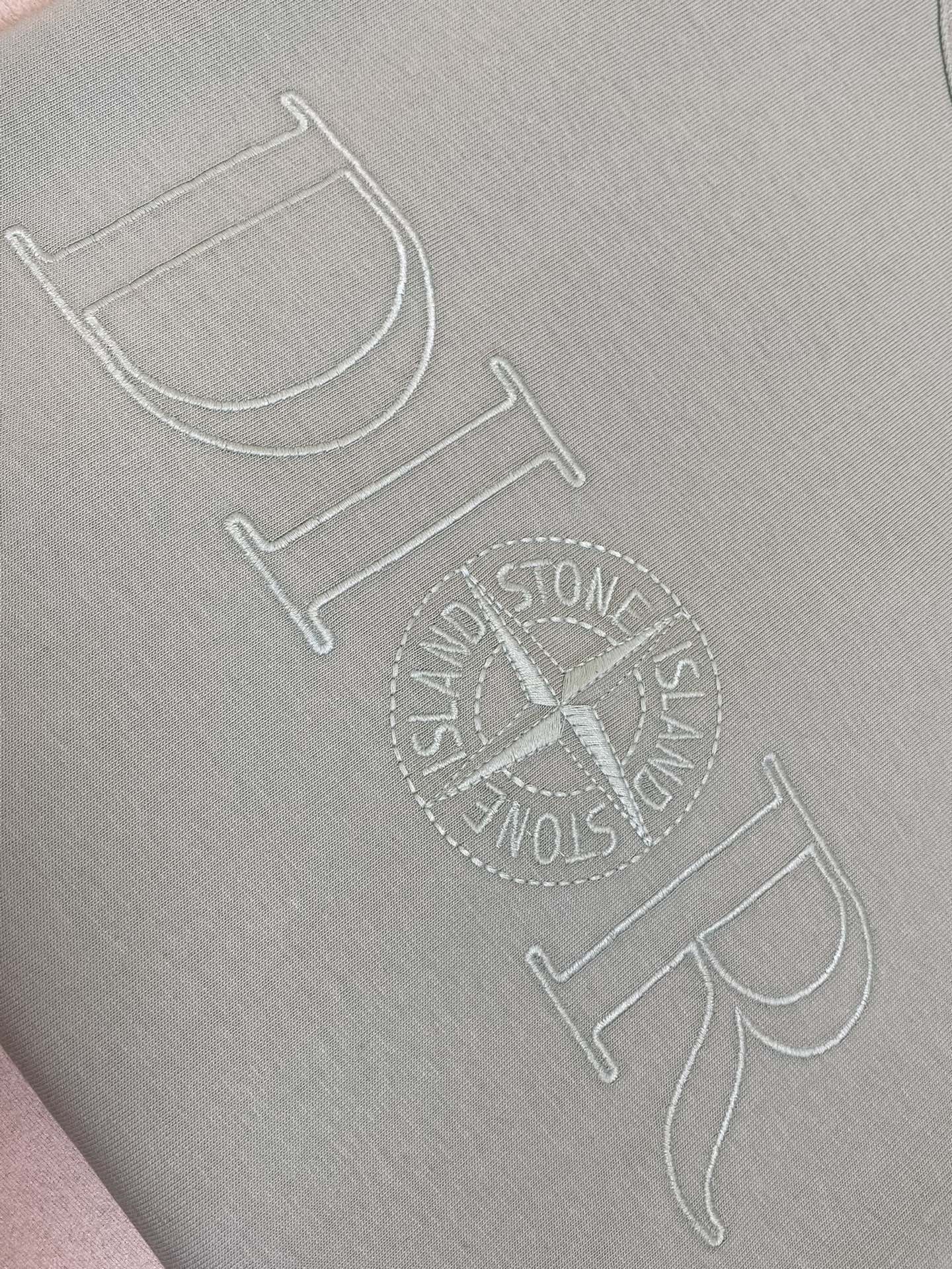 체인2호 /디올 돌섬 자수 반팔 티셔츠