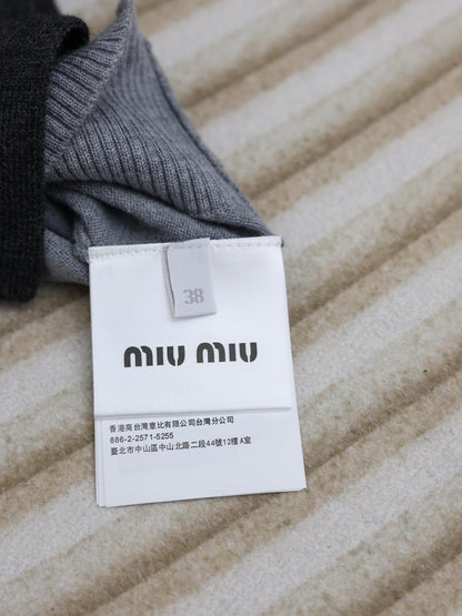 체인2호 / MIUMIU 브이넥 트위드 가디건