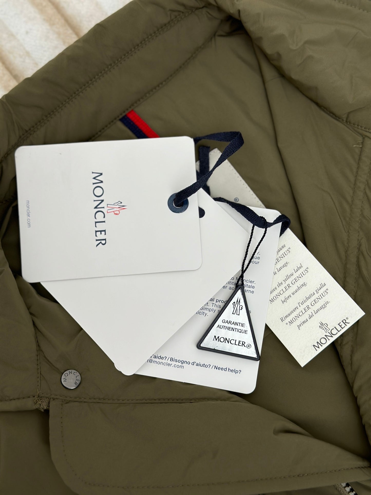 체인2호 / Moncler 24 신규 로고 코트