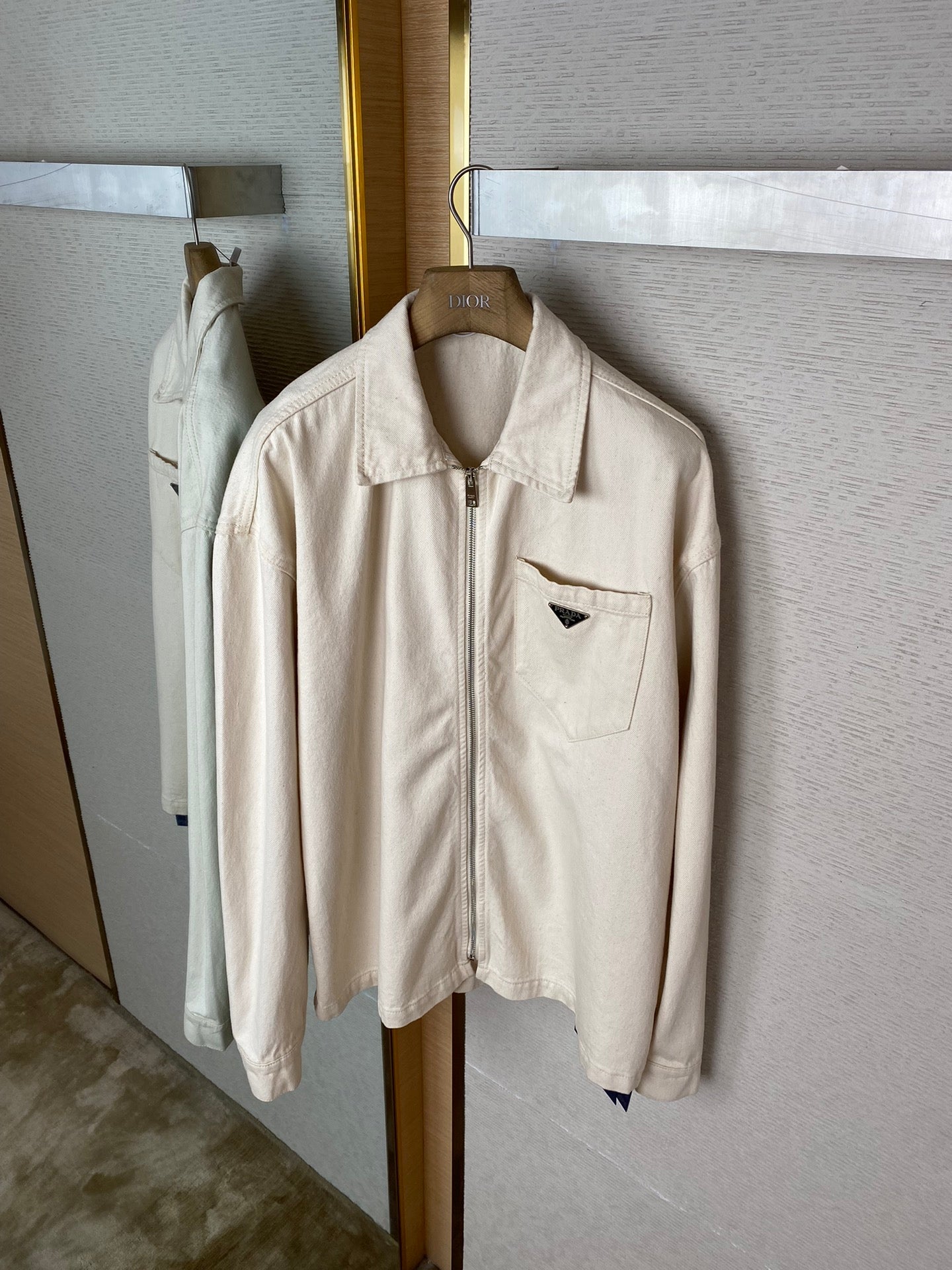 체인2호 / 프라다 삼각 재킷