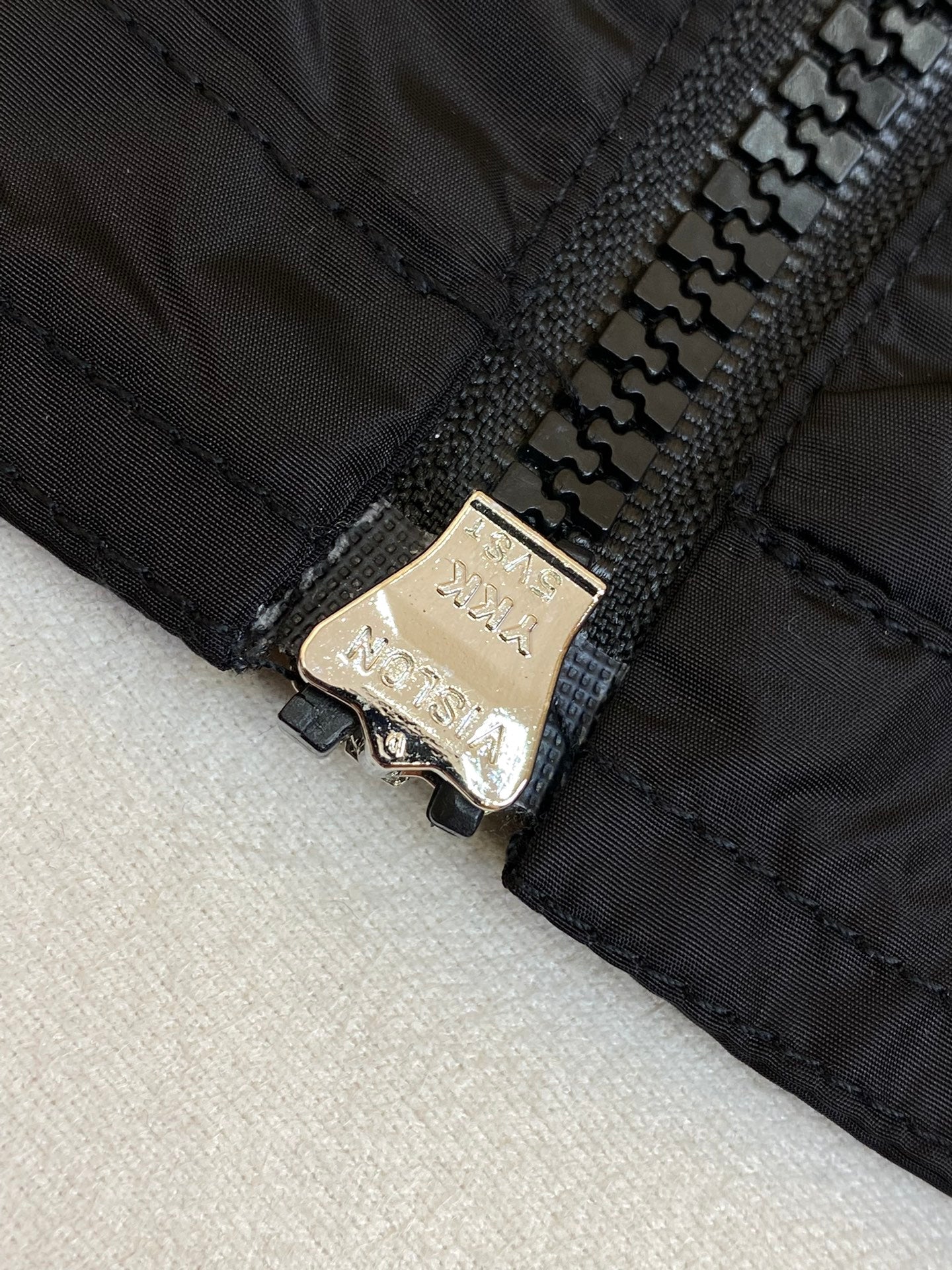체인2호 / MONCLER  선캡 코트