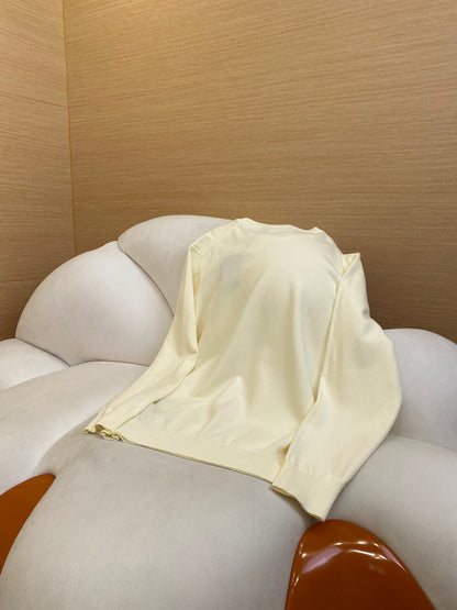 체인2호 / 프라다 자수 스웨터