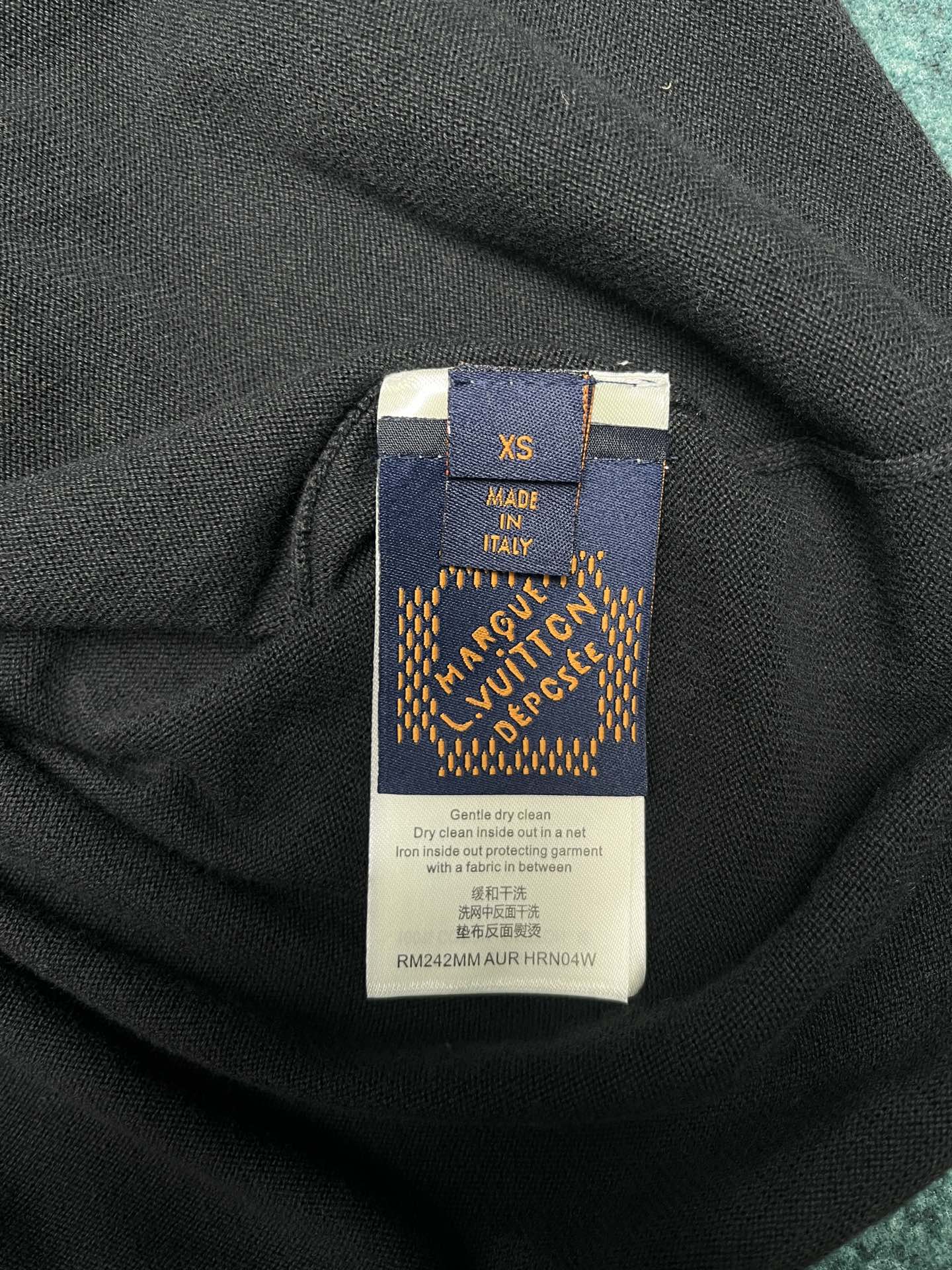 타일공장/루이비통 24ss 봄여름 신상 반팔 면 라운드 셔츠 블랙