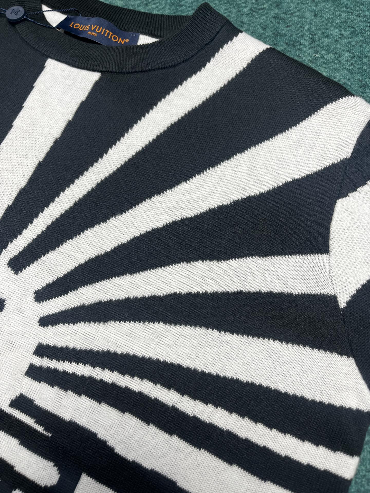 타일공장/루이비통 24ss 신규 울 블라우스