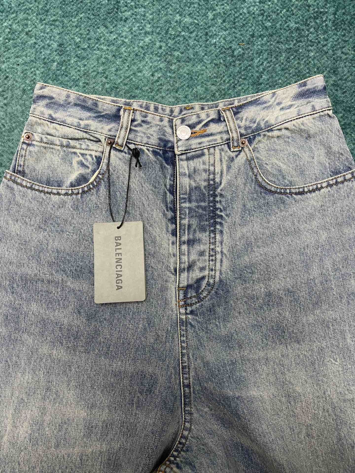 타일공장/발렌시아가 24ss 신상 청바지