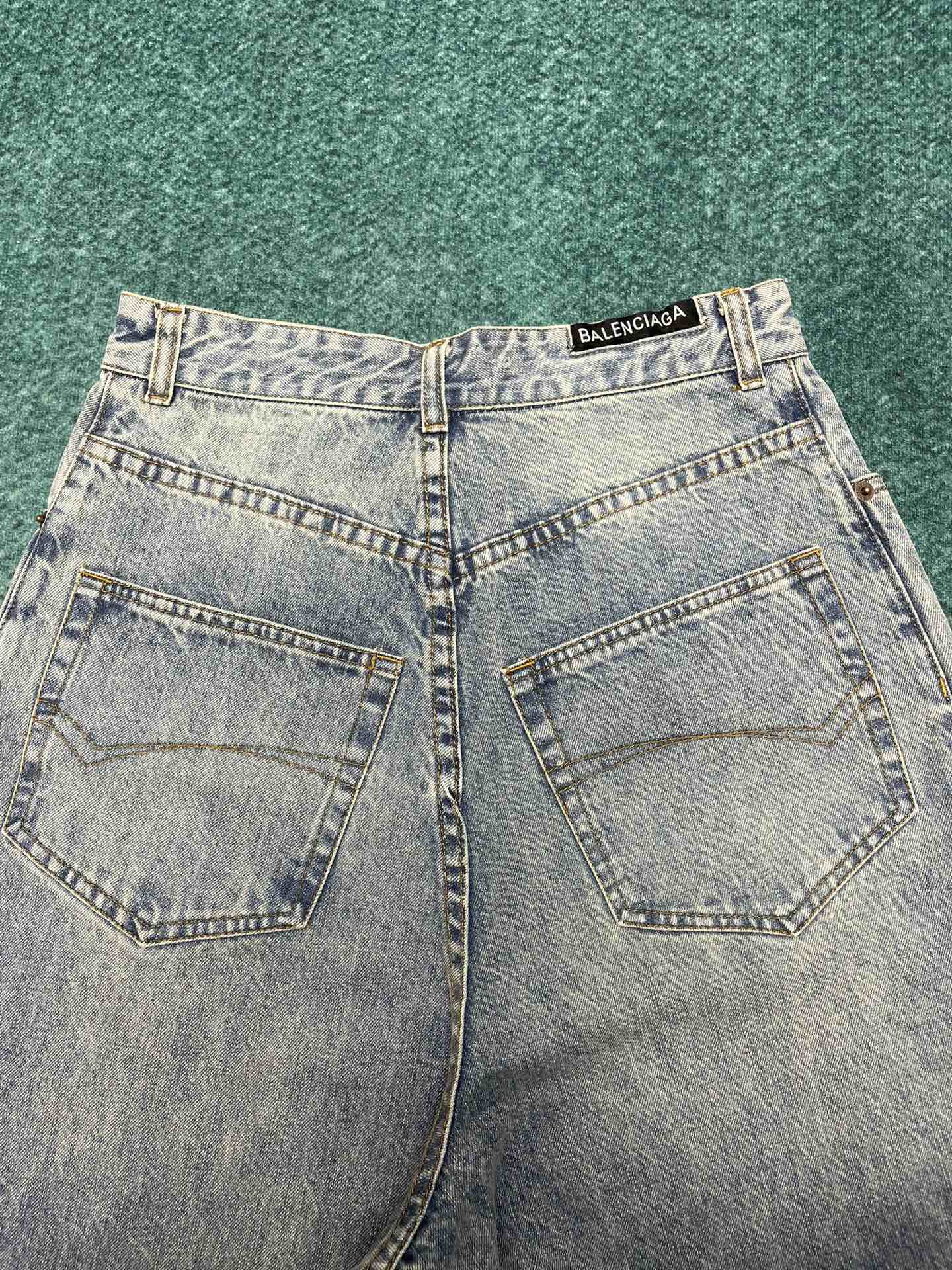 타일공장/발렌시아가 24ss 신상 청바지