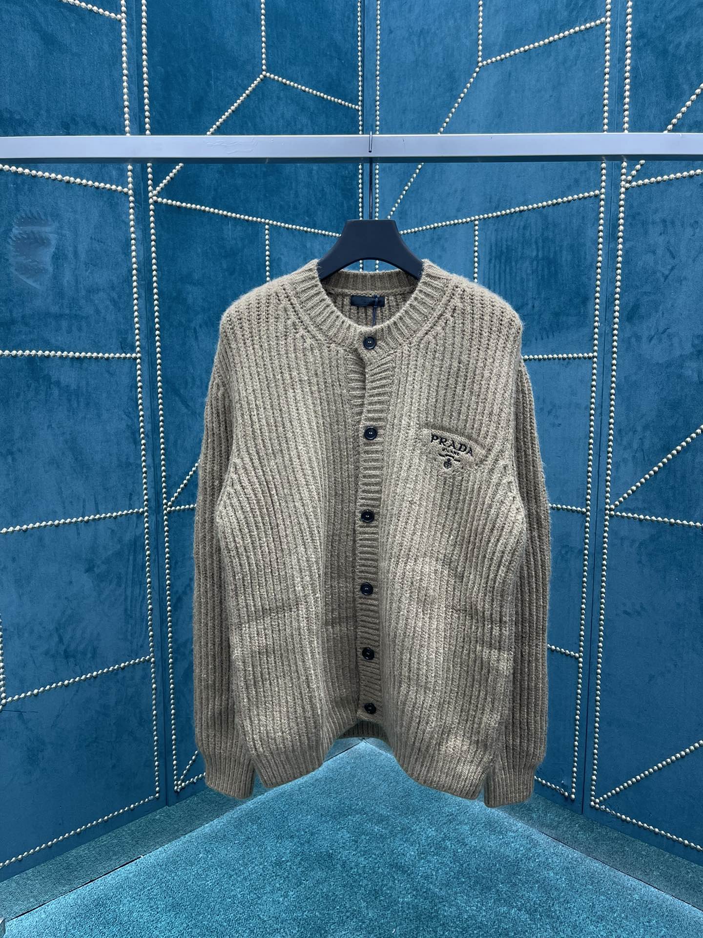타일공장/프라다  24ss 가을/겨울 신상 카디건 스웨터