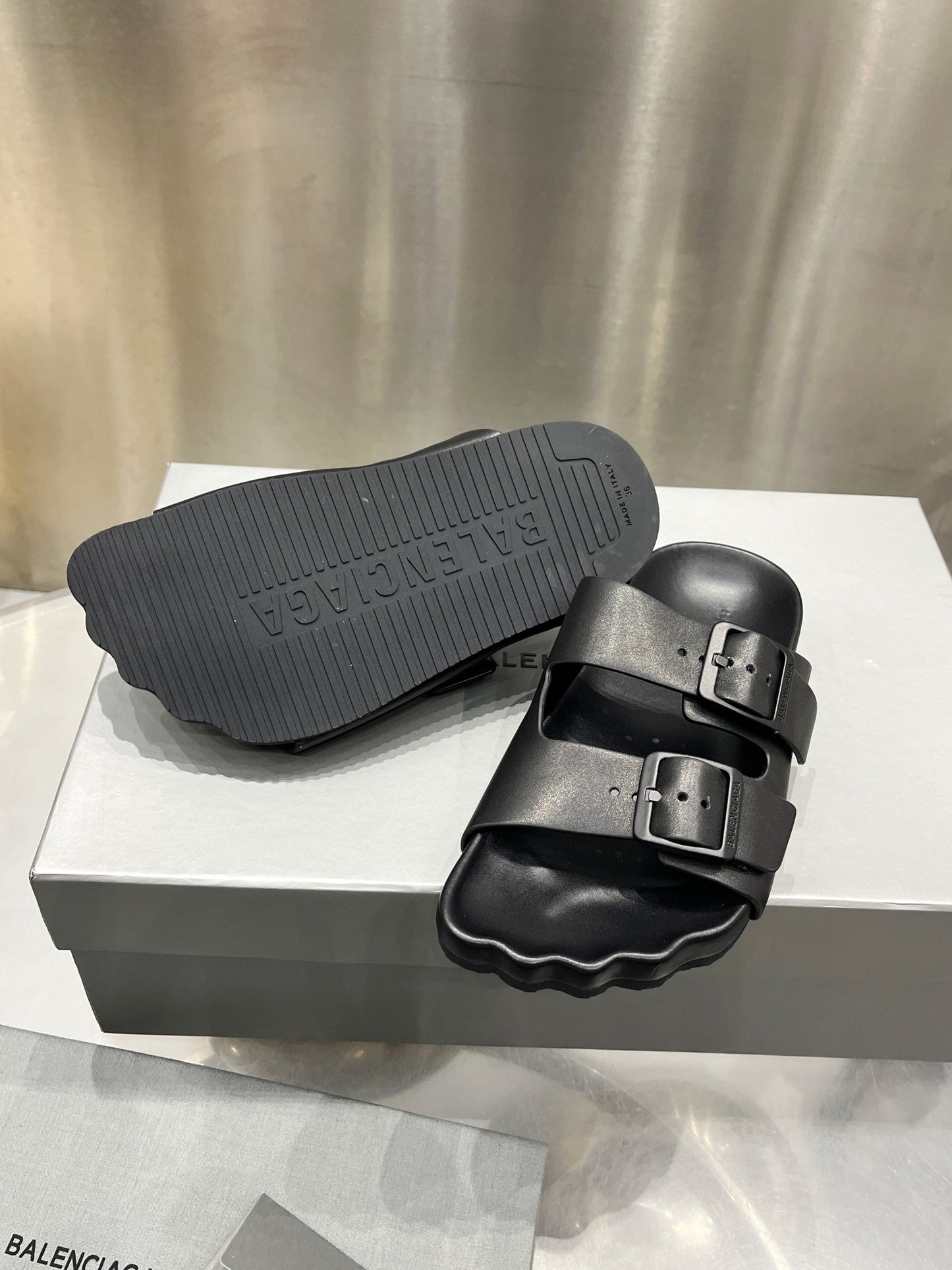 빙 셀러/BALENCIAGA 슬리퍼