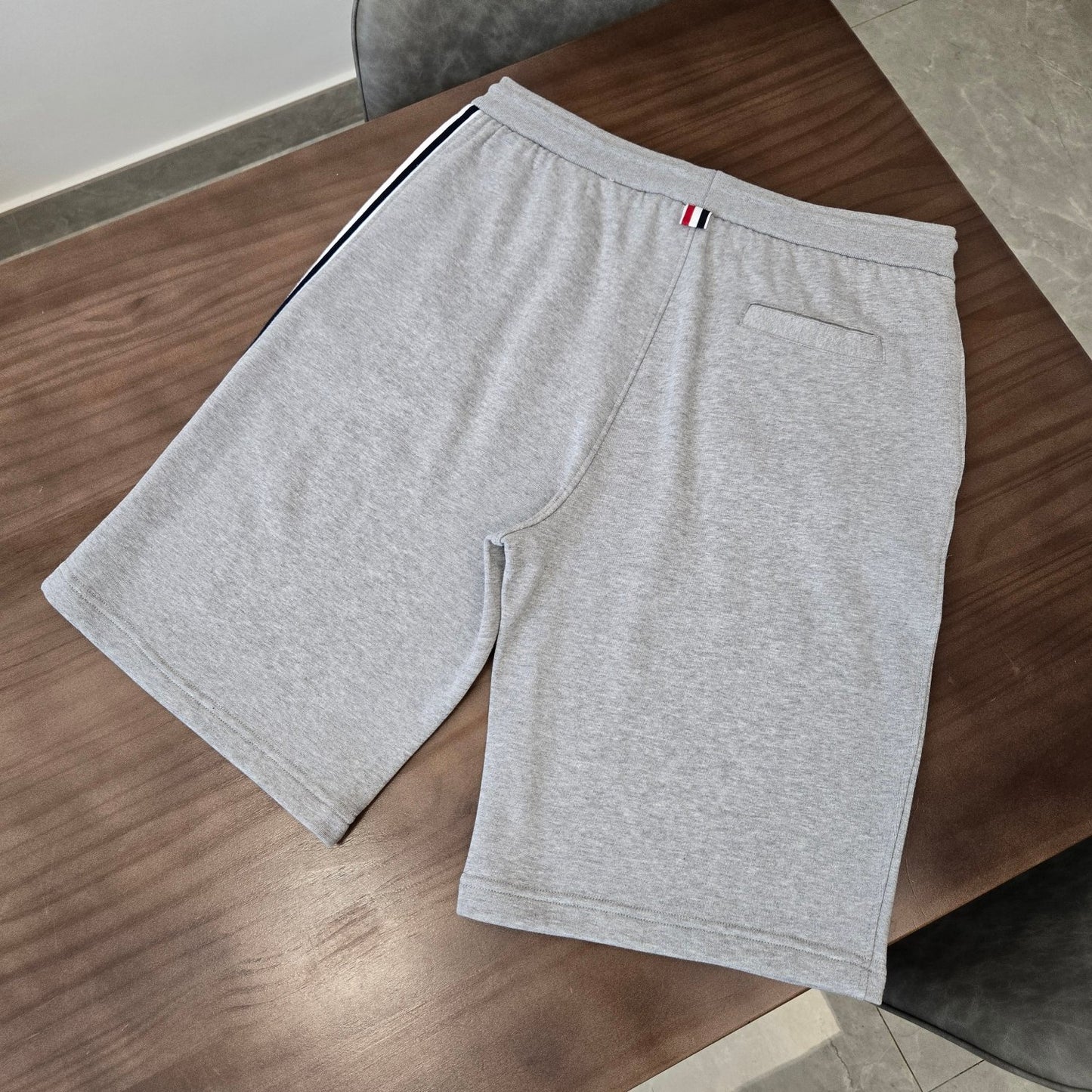GTR/톰브라운 남성 측면 스트라이프 반바지