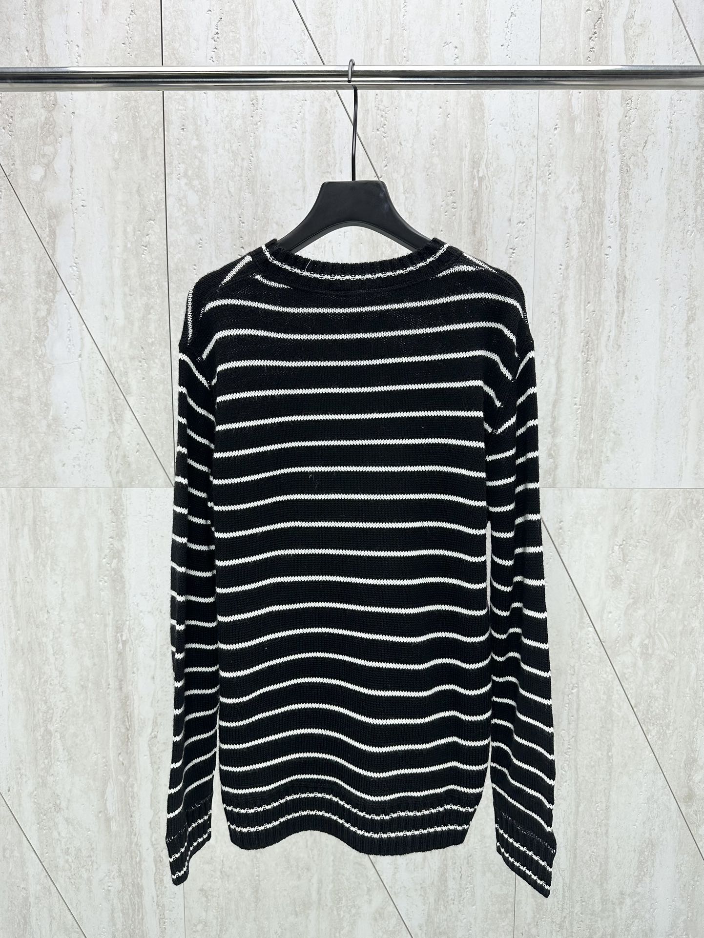 체인2호/프라다 남성 24Fw 라인 스웨터