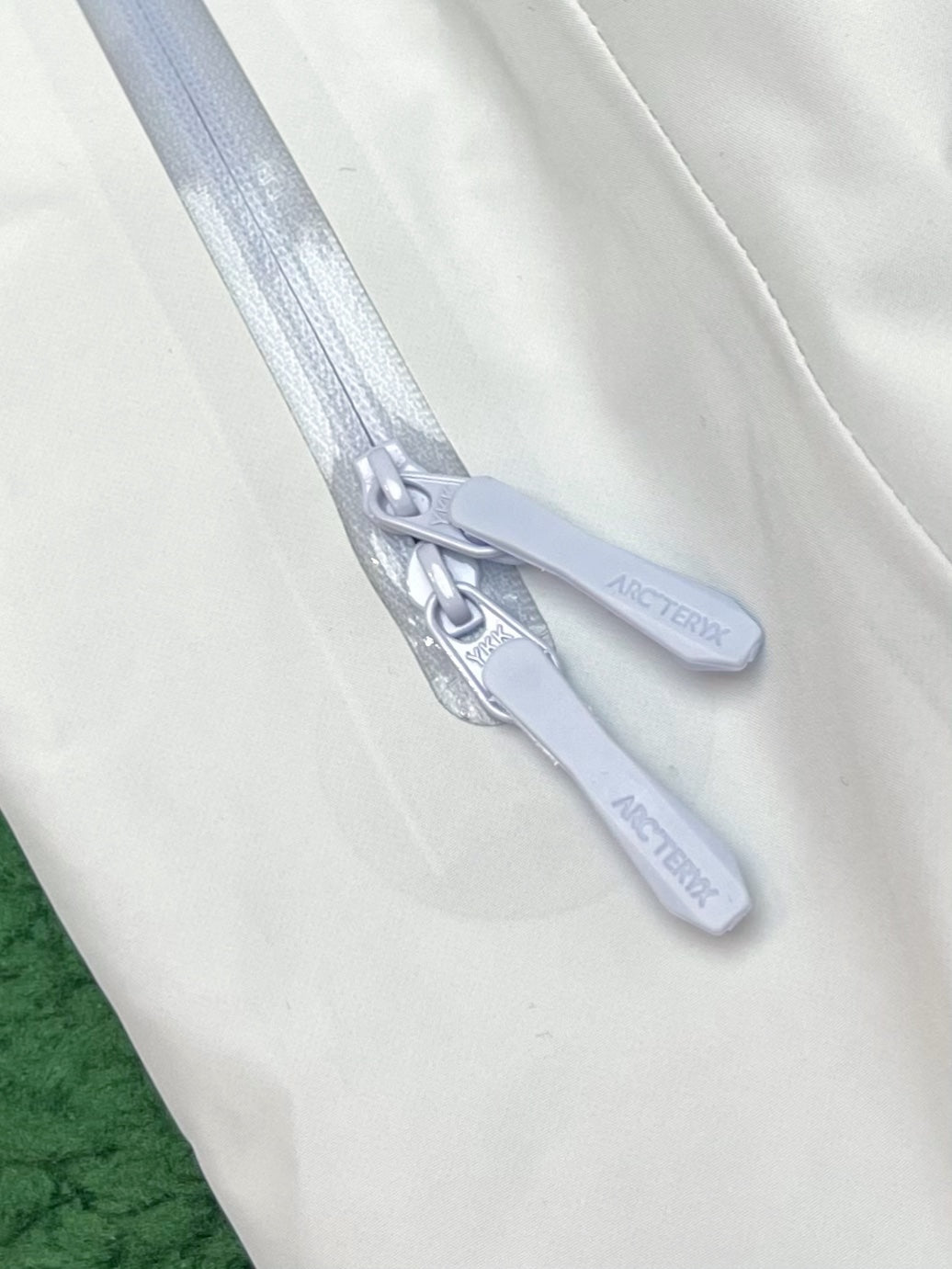 R공장 /아크테릭스 남성 후드 돌격복 은회색