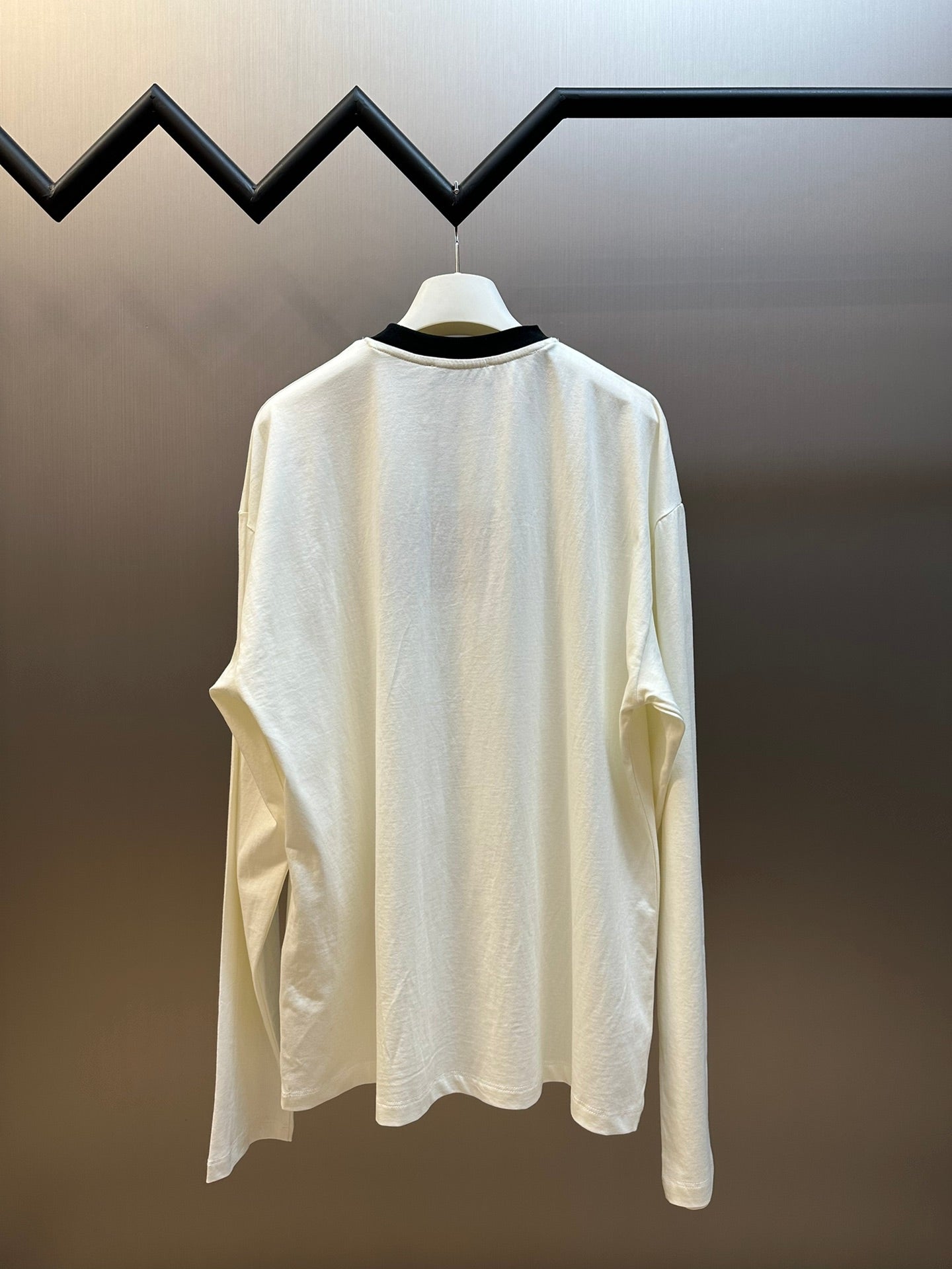 체인2호/미우미우 남성 자수 로고 긴팔 티셔츠