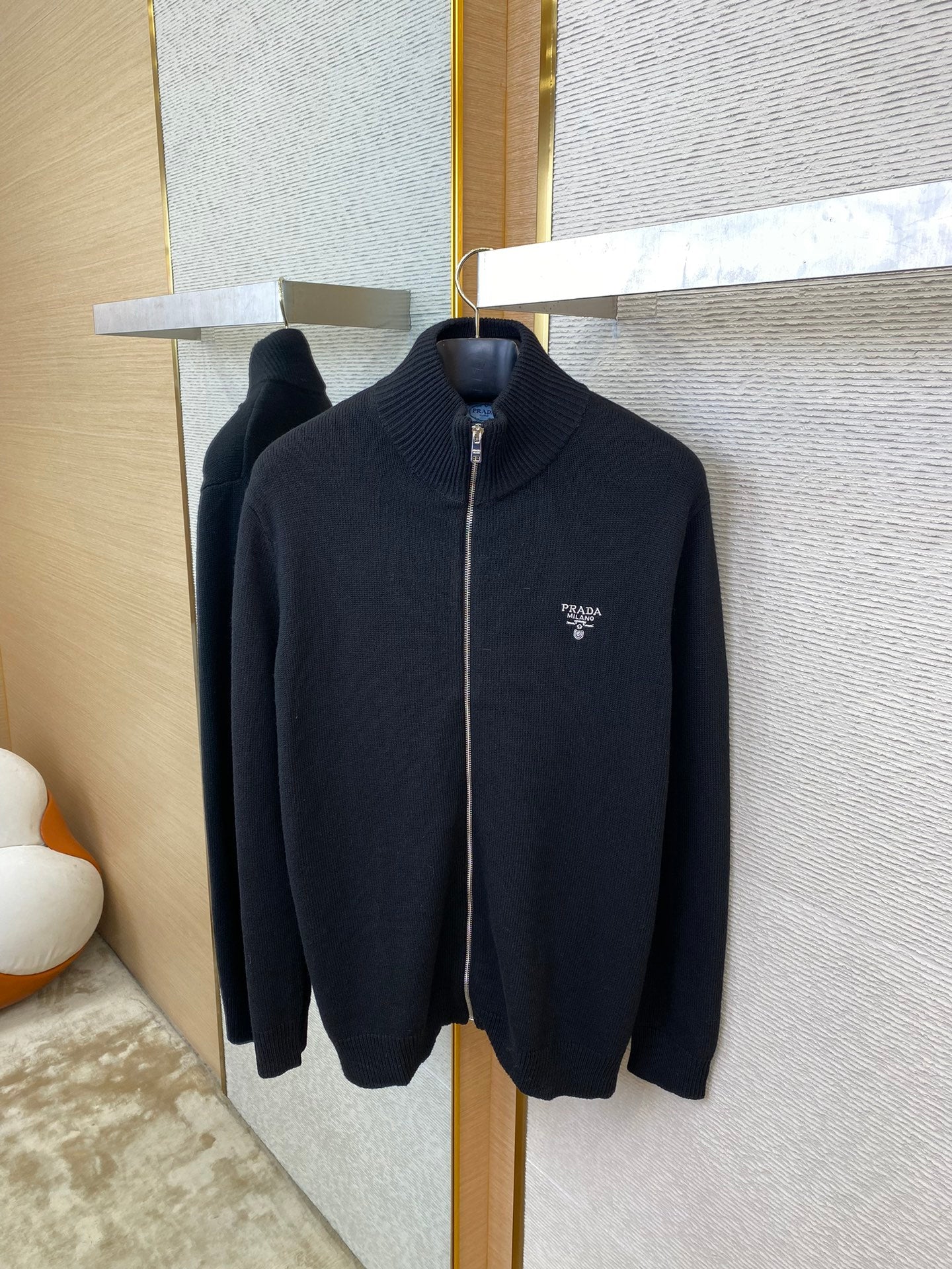 체인2호/프라다 남성 울 자수 지퍼 카디건