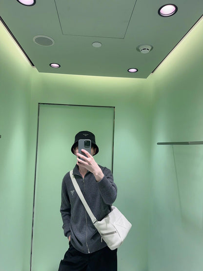 체인2호/프라다 남성 울 자수 지퍼 카디건