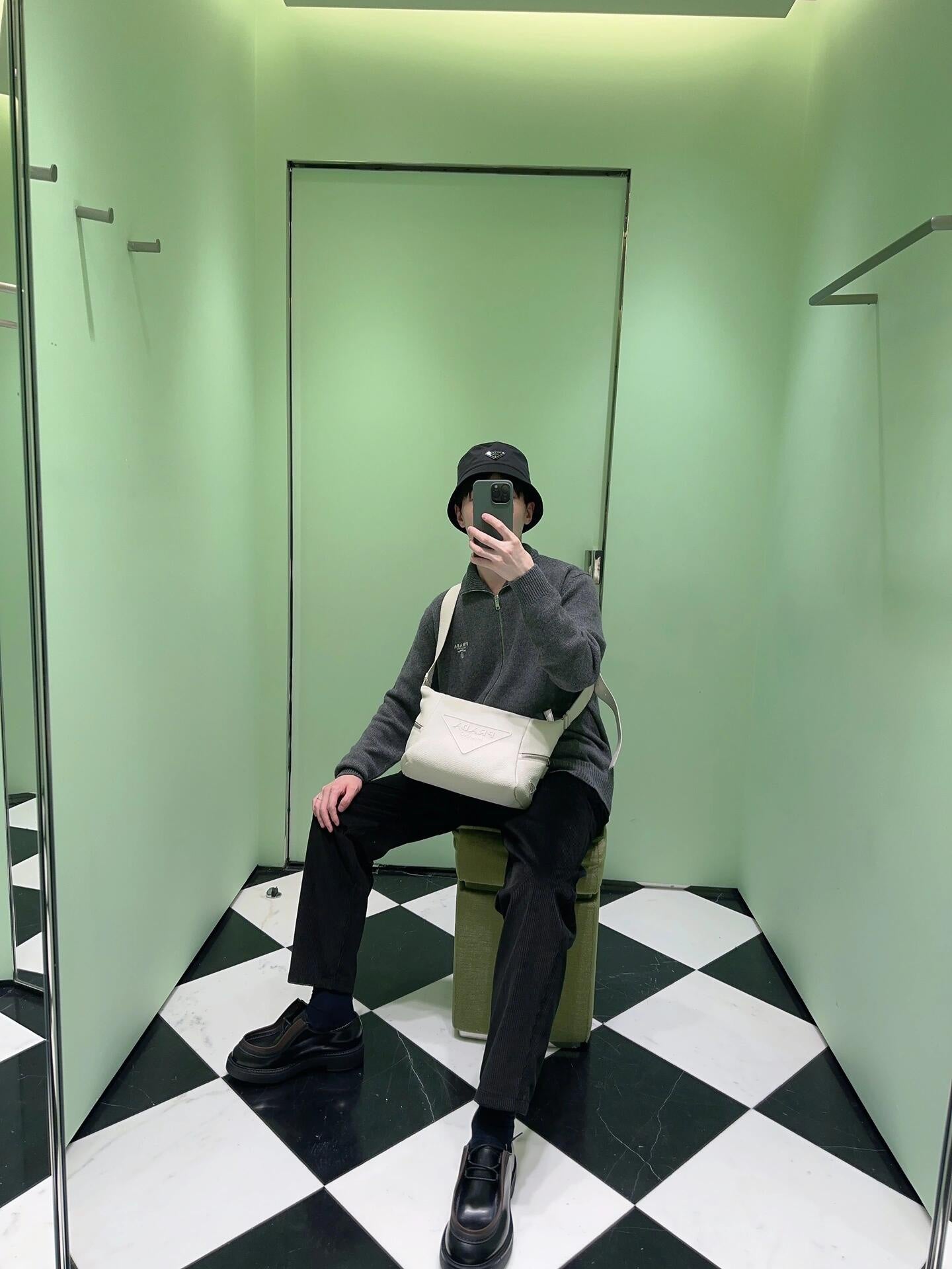 체인2호/프라다 남성 울 자수 지퍼 카디건