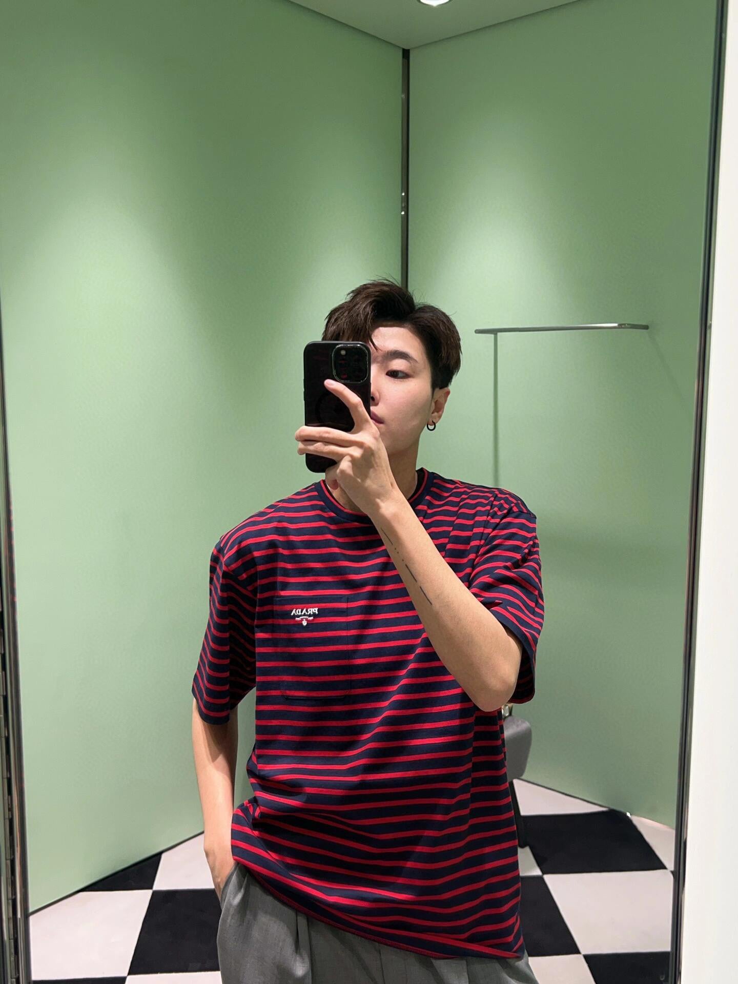 체인2호 / 프라다 남성 스트라이프 반팔 티셔츠