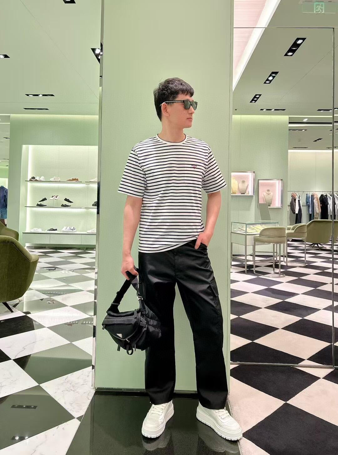 체인2호 / 프라다 남성 스트라이프 반팔 티셔츠