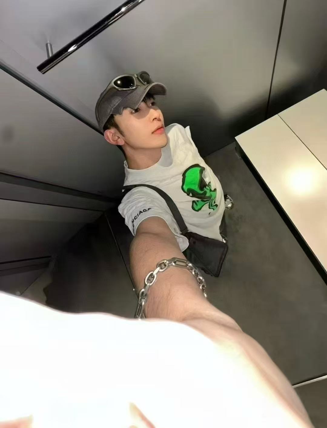체인2호 / 발렌시아가 남성 반팔 티셔츠