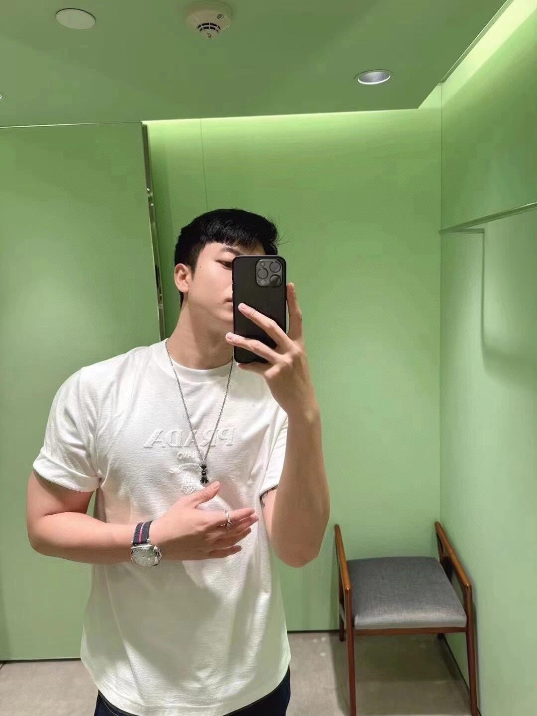 BVG / 프라다 남성 반팔 티셔츠