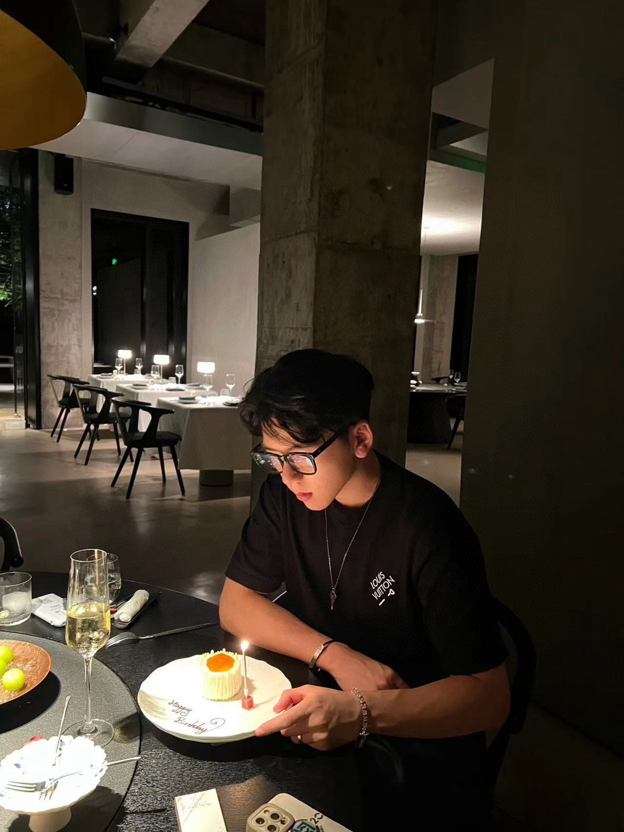 체인2호 / 루이비통 남성 반팔