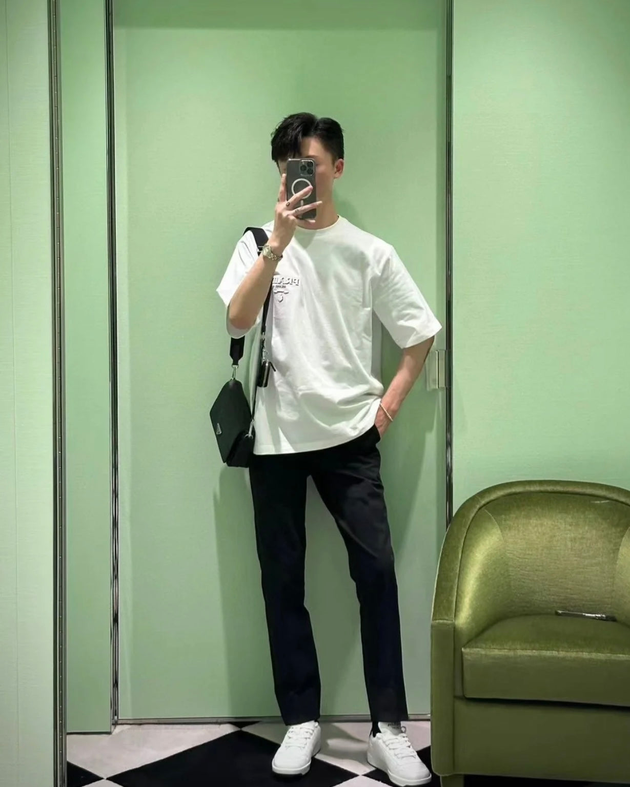 TJ셀러 / 프라다 남성 반팔 티셔츠
