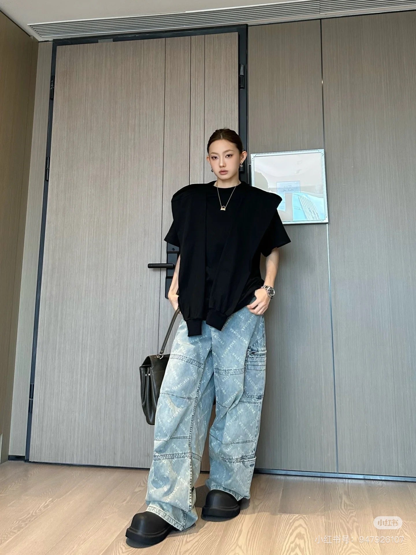 체인2호 / 발렌시아가 남성 네팔 반팔 티셔츠