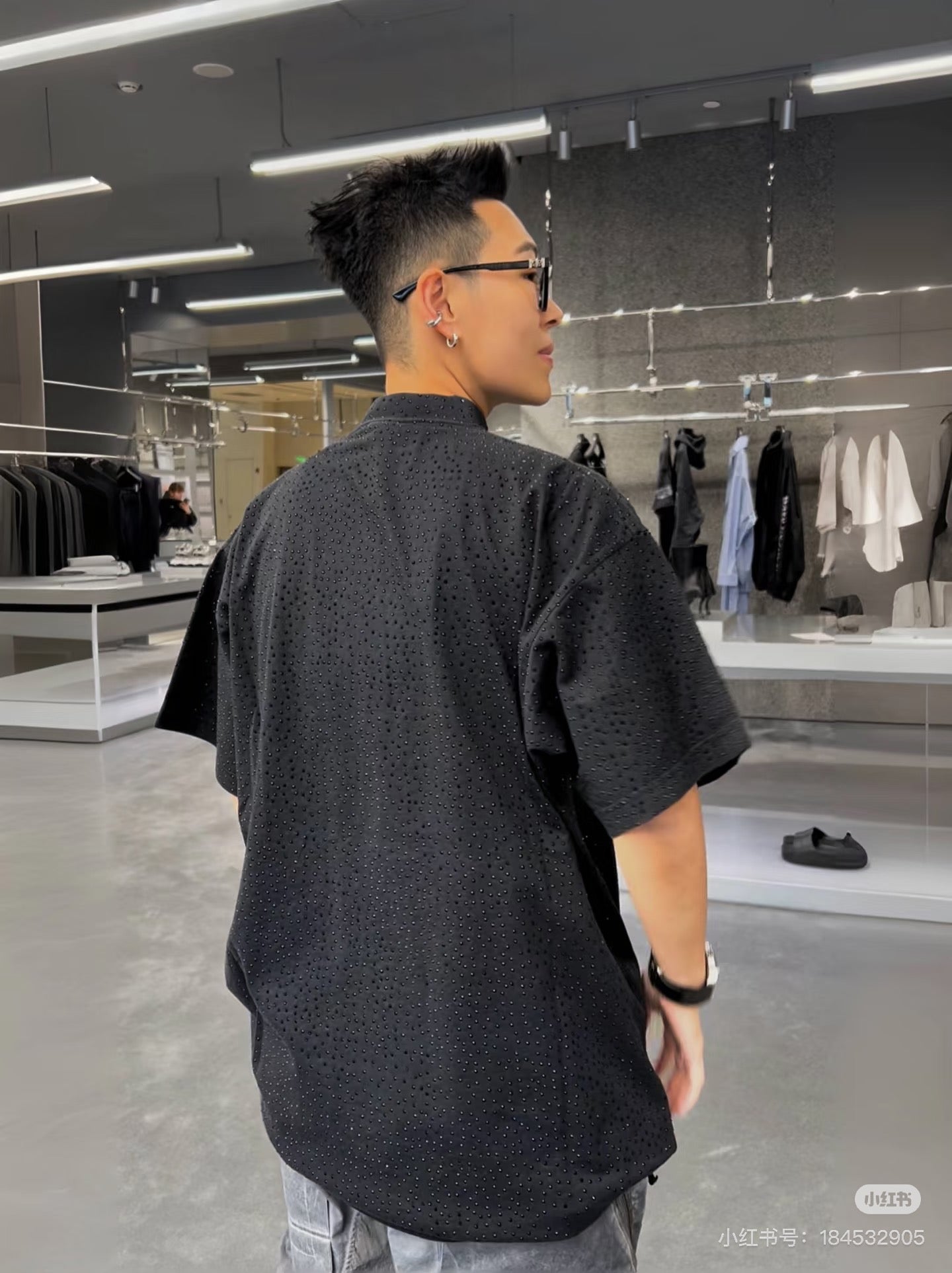 체인2호 / 발렌시아가 남성 반짝반짝 반팔 티셔츠