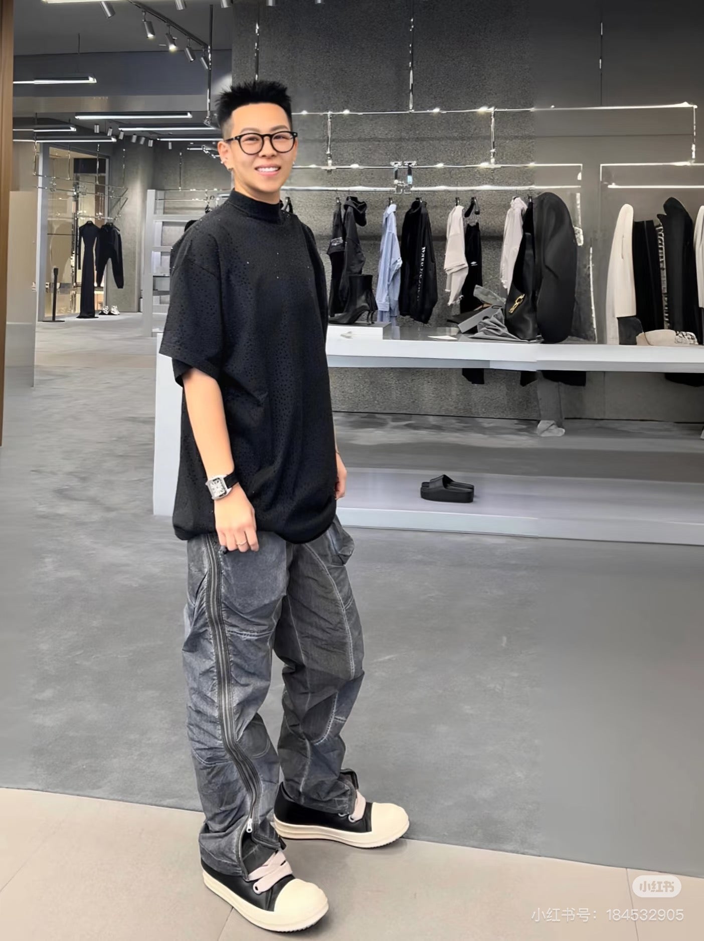 체인2호 / 발렌시아가 남성 반짝반짝 반팔 티셔츠