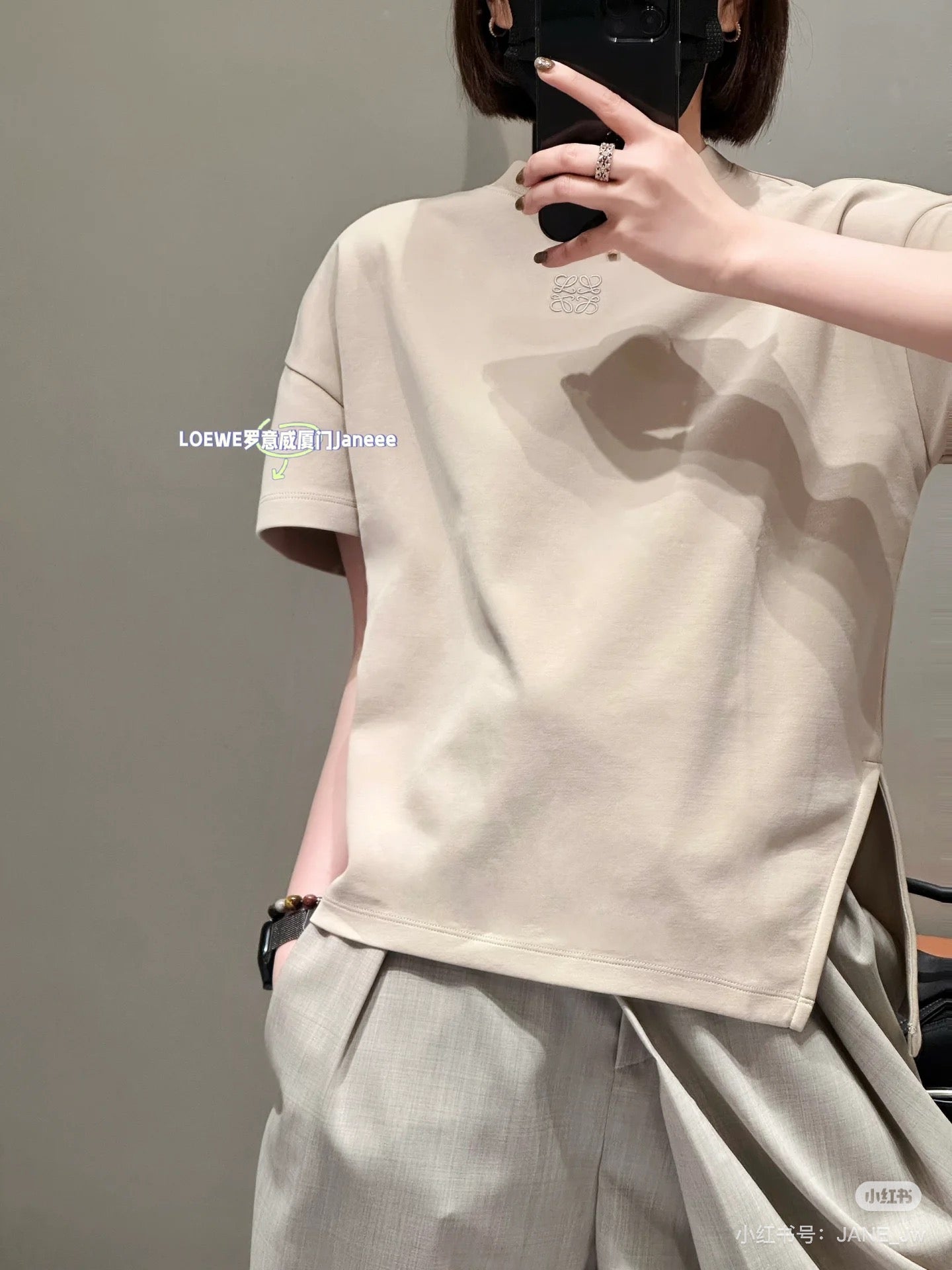 체인2호 / 로에베 여성 언밸런스 라운드넥 반팔 티셔츠