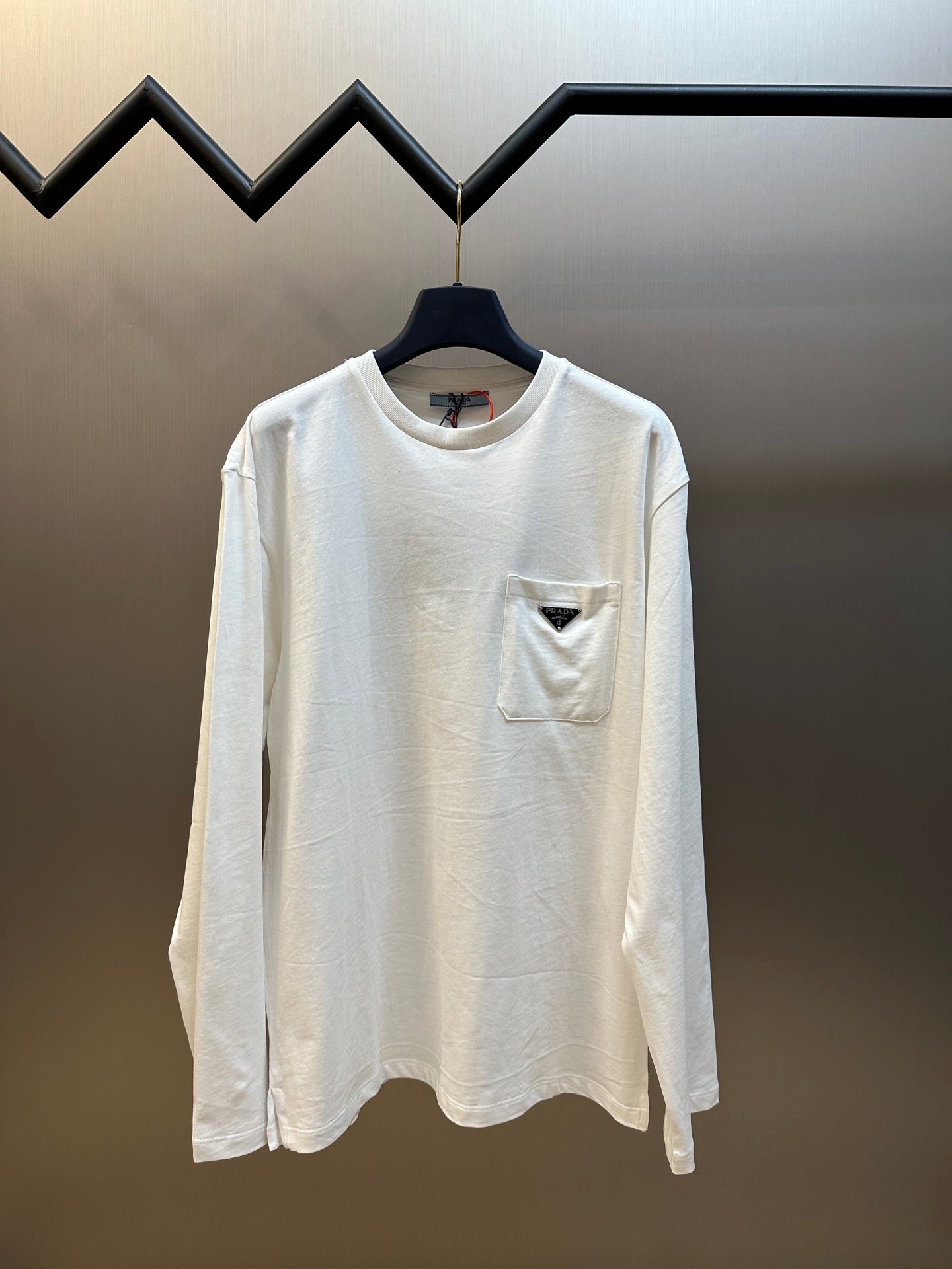 체인2호 / 프라다 남성 여성 긴팔티
