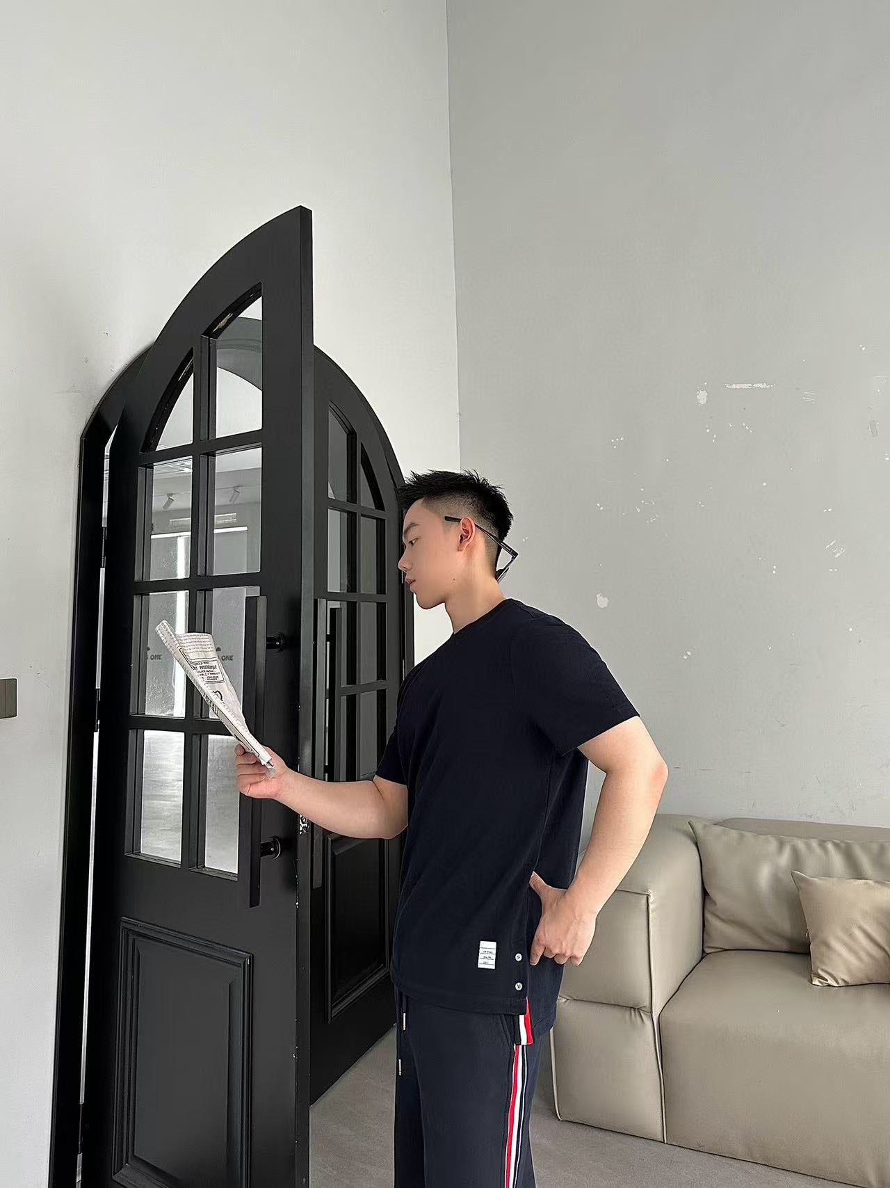 사슬 / 톰브라운 남성 솔리드 라운드넥 반팔 티셔츠 네이비