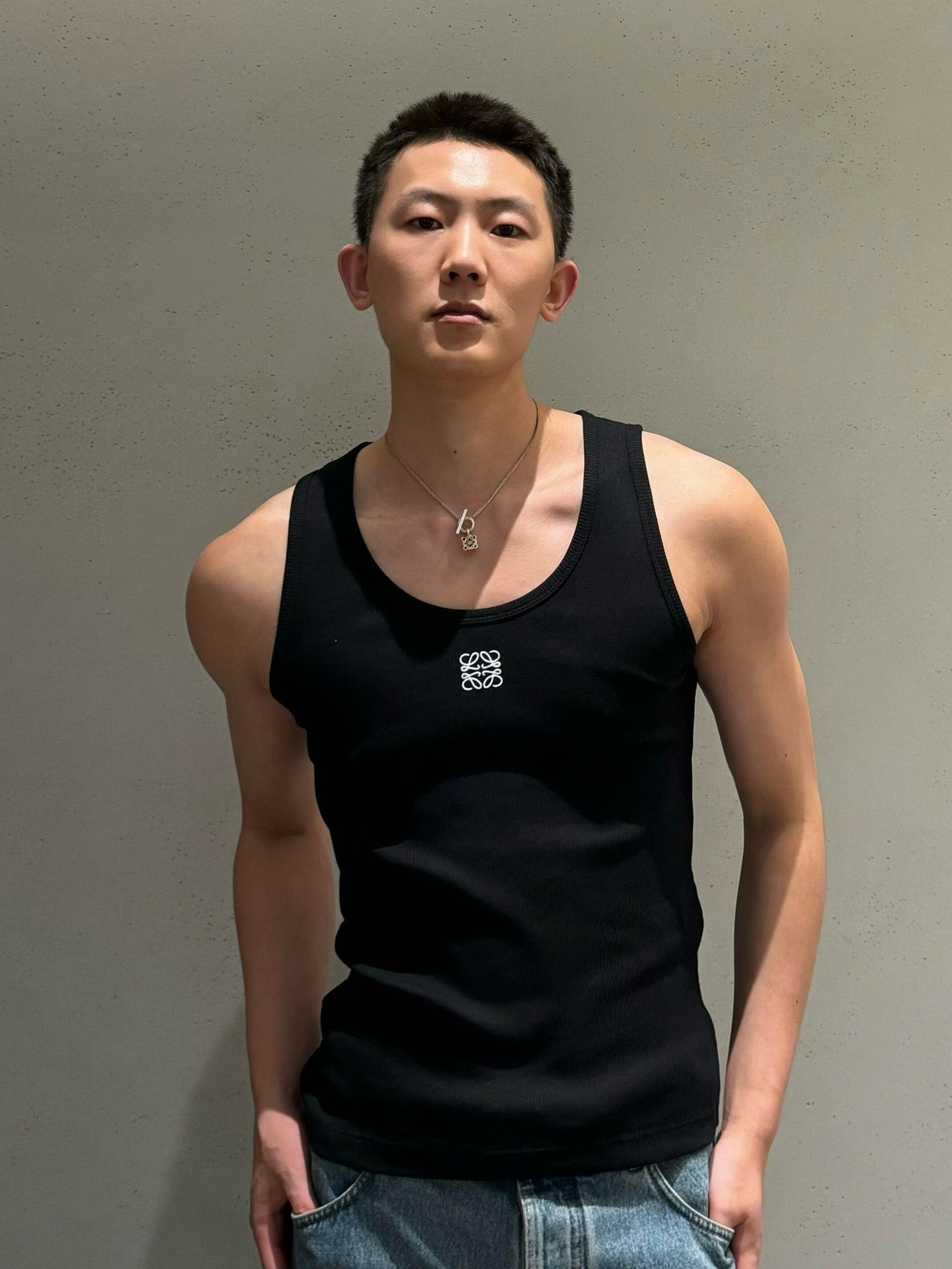 사슬 / 로에베 남성 로고 자수 라운드넥 나시