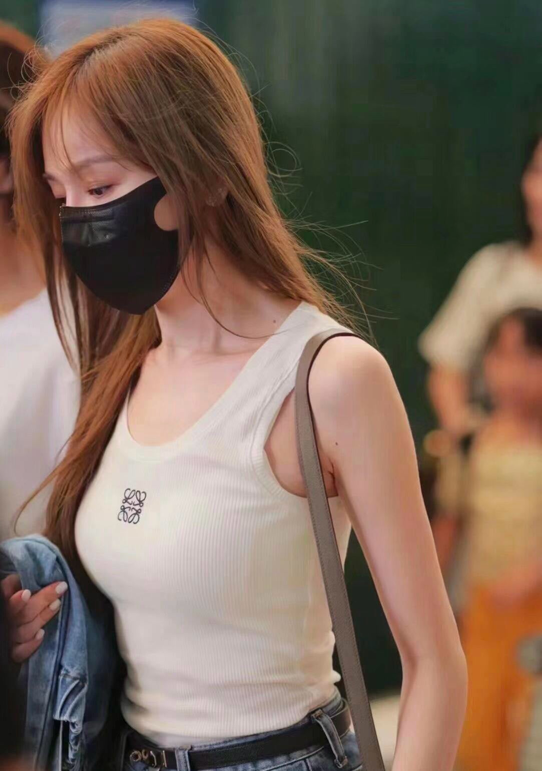 사슬 / 로에베 남성 로고 자수 라운드넥 나시